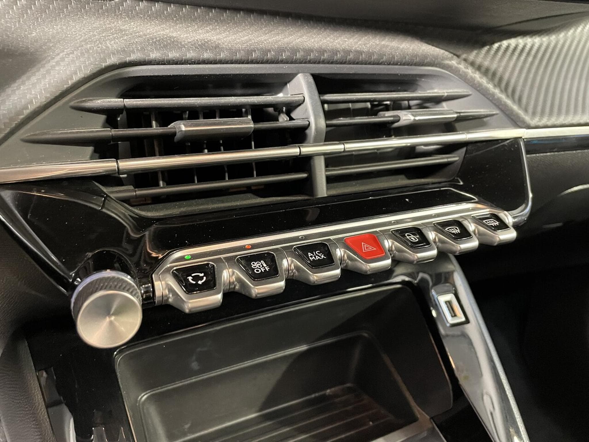 Peugeot 208 1.2 ESSENCE 75 CV ALLURE STYLE CARPLAY 5P (2023) - Foto 5