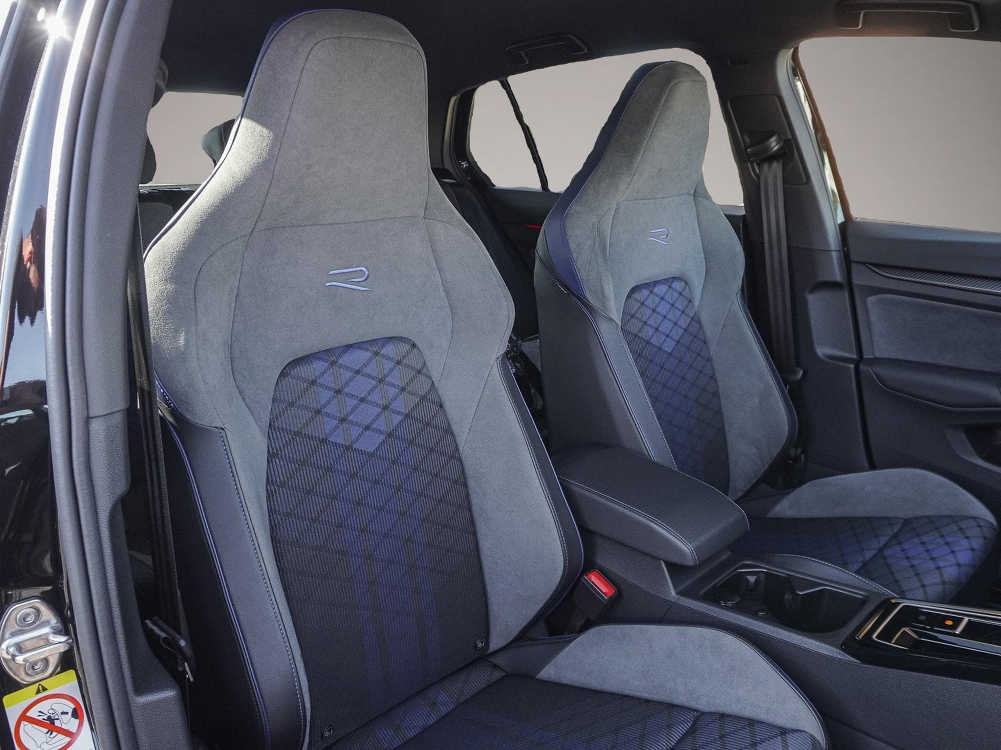 VW Golf (2025) - Photo 7