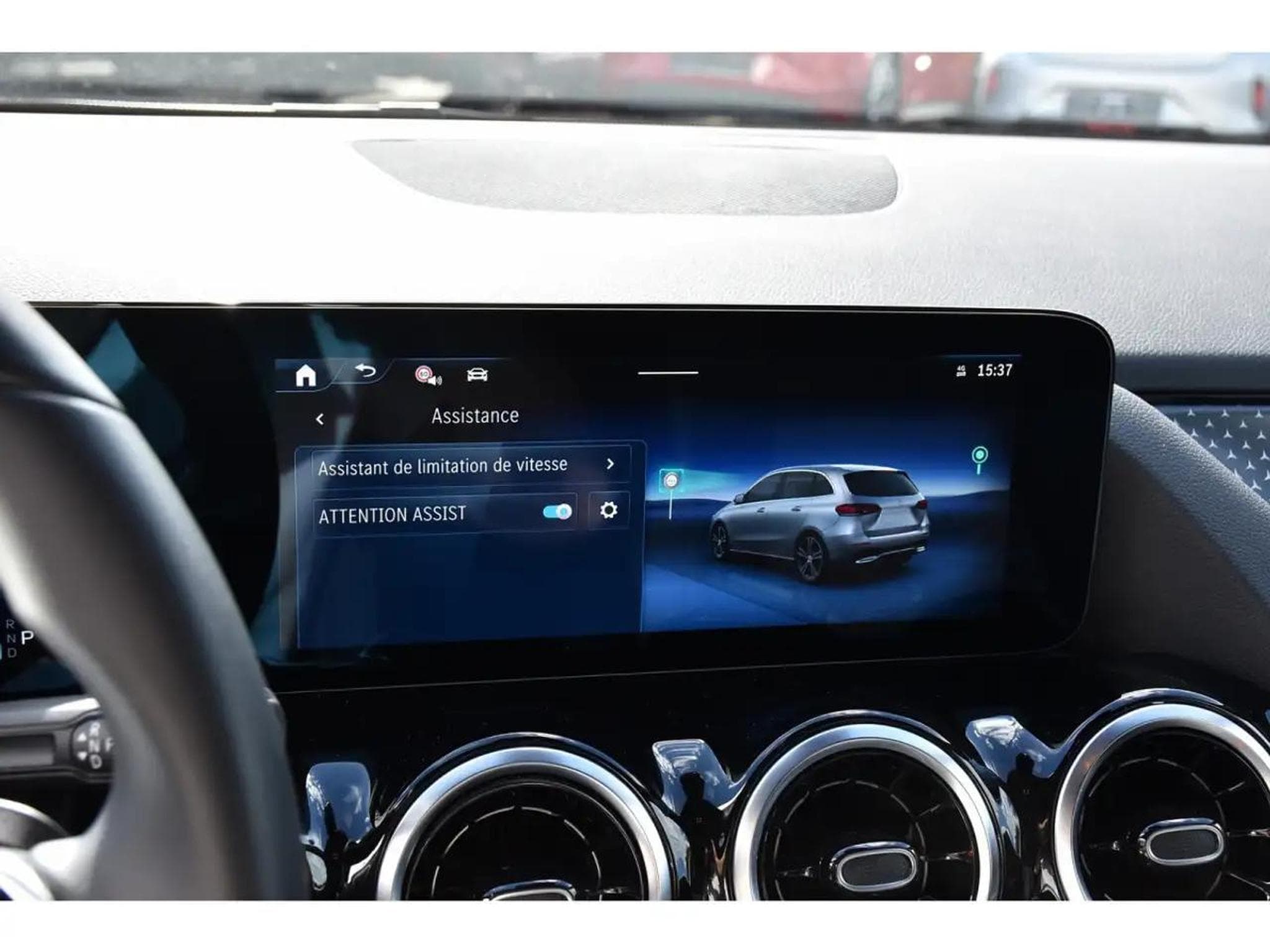 Mercedes 180 (2024) - Photo 14