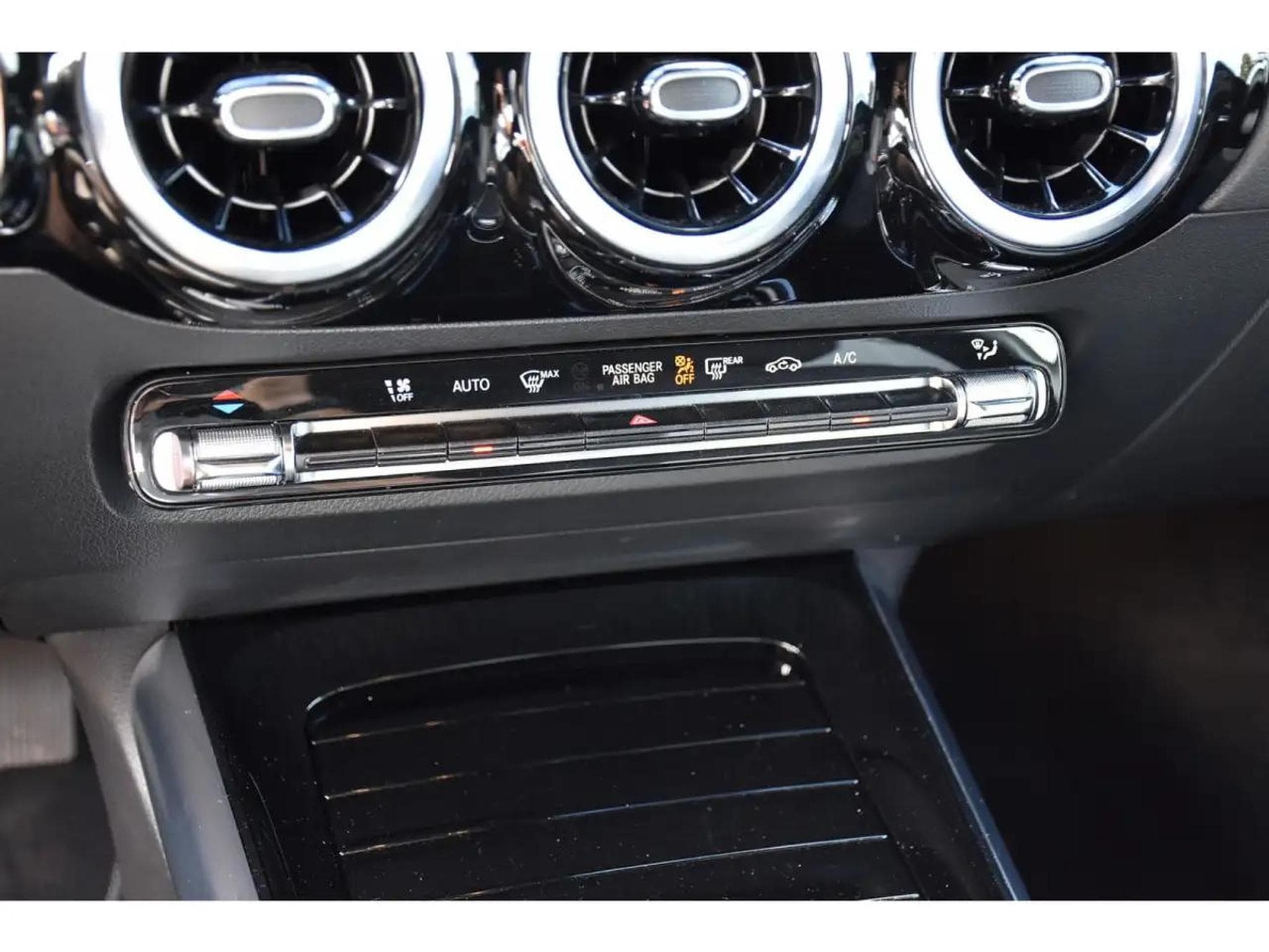 Mercedes 180 (2024) - Photo 18