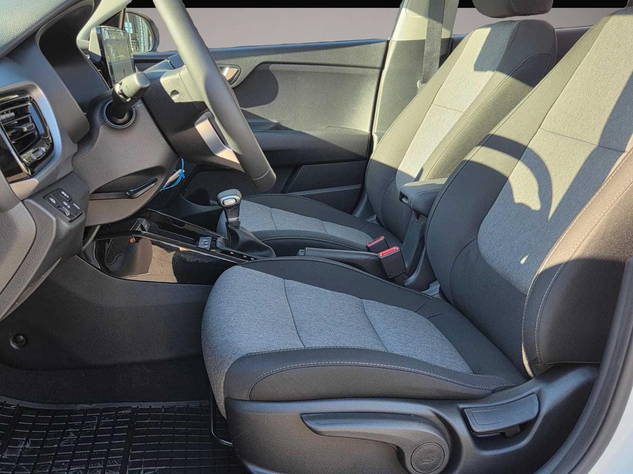Kia Stonic (2025) - Photo 6