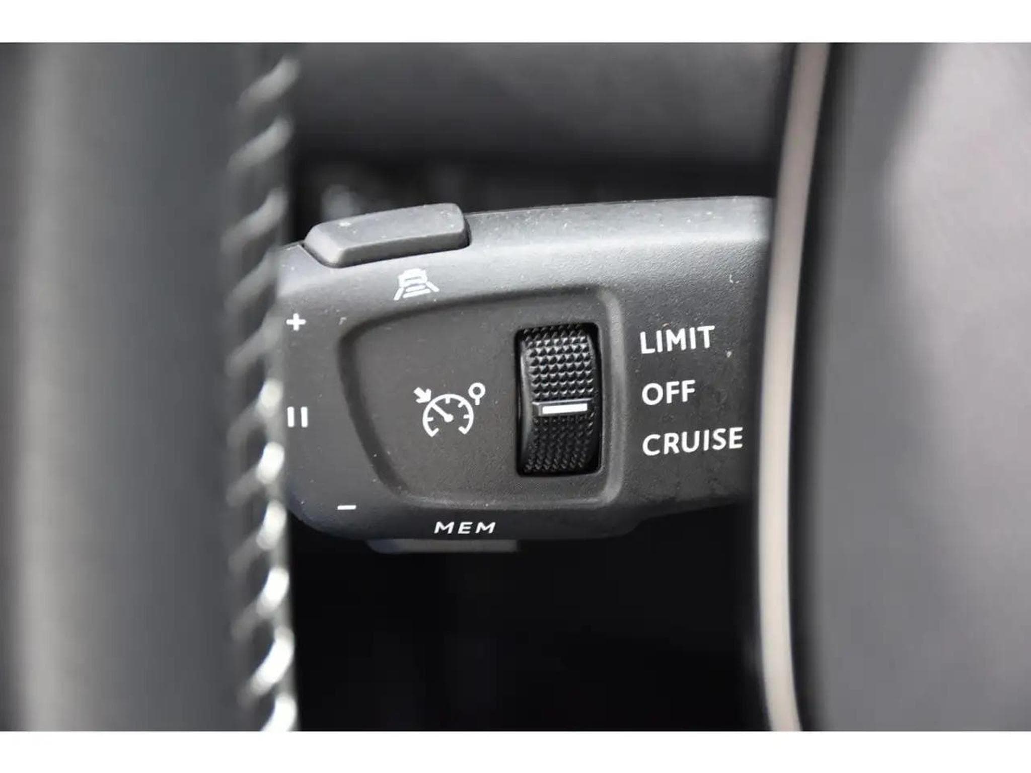 Peugeot 2008 (2025) - Photo 21