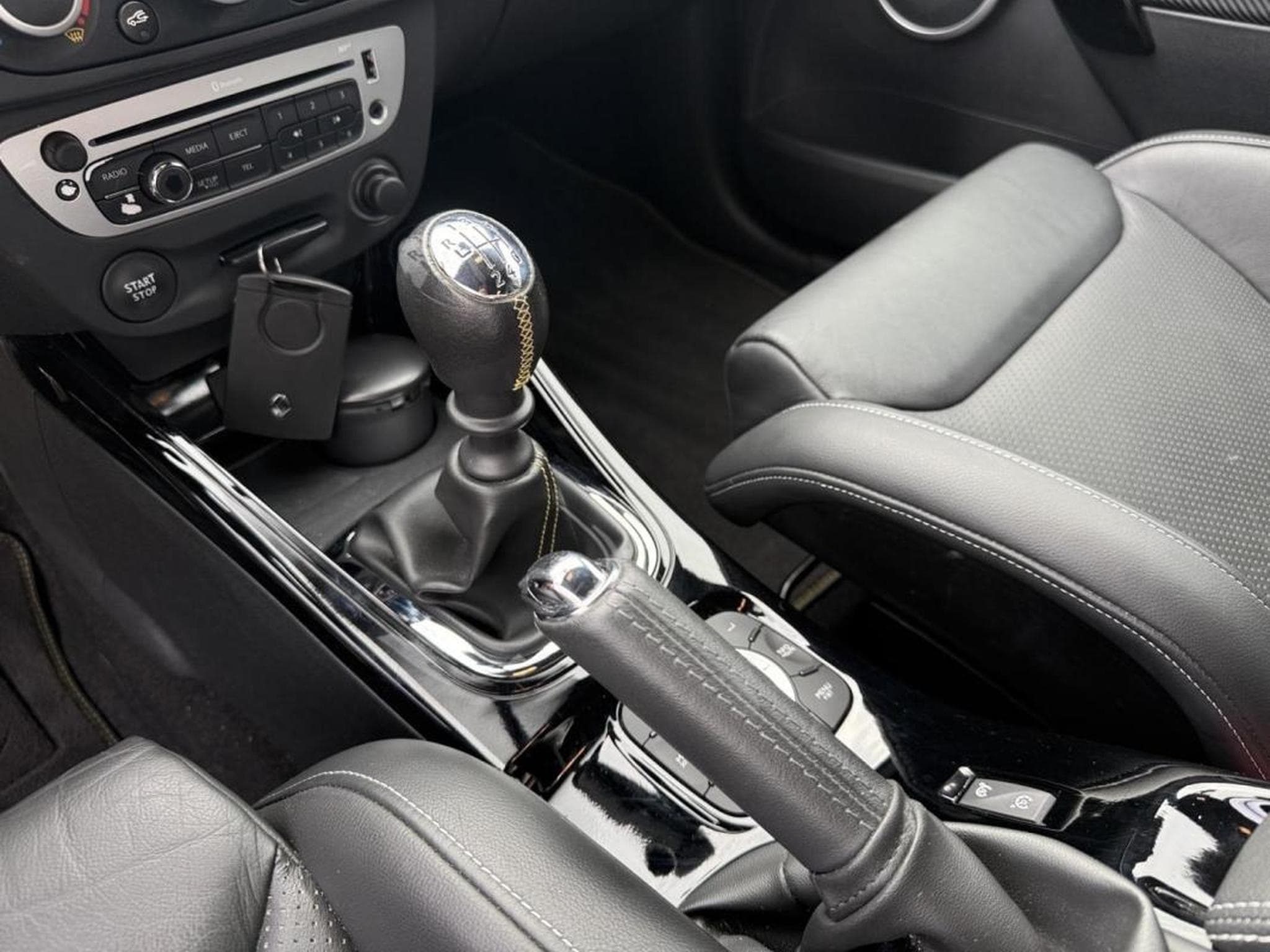 Renault Mégane Coupé -28% RS 2.0 265ch Stop&Start (2013) - Photo 16