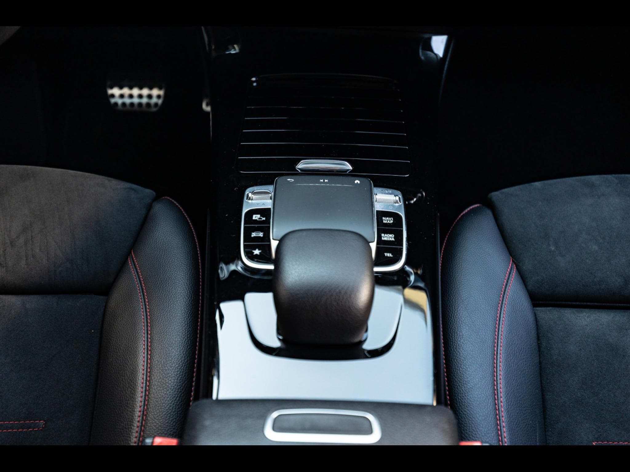 Mercedes A 200 AMG-LINE - KOSMOSBLACK (2018) - Photo 13