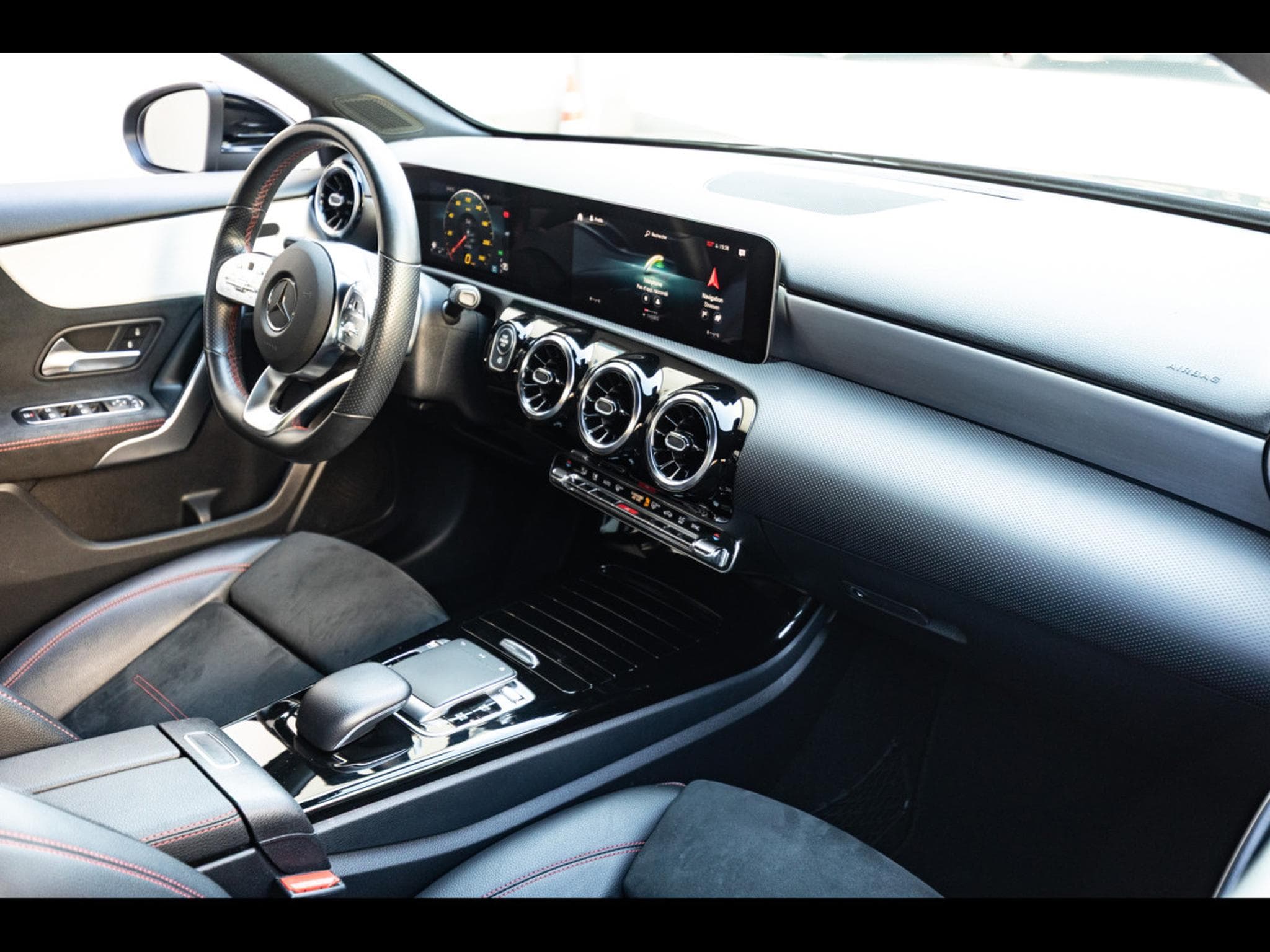 Mercedes A 200 AMG-LINE - KOSMOSBLACK (2018) - Photo 12