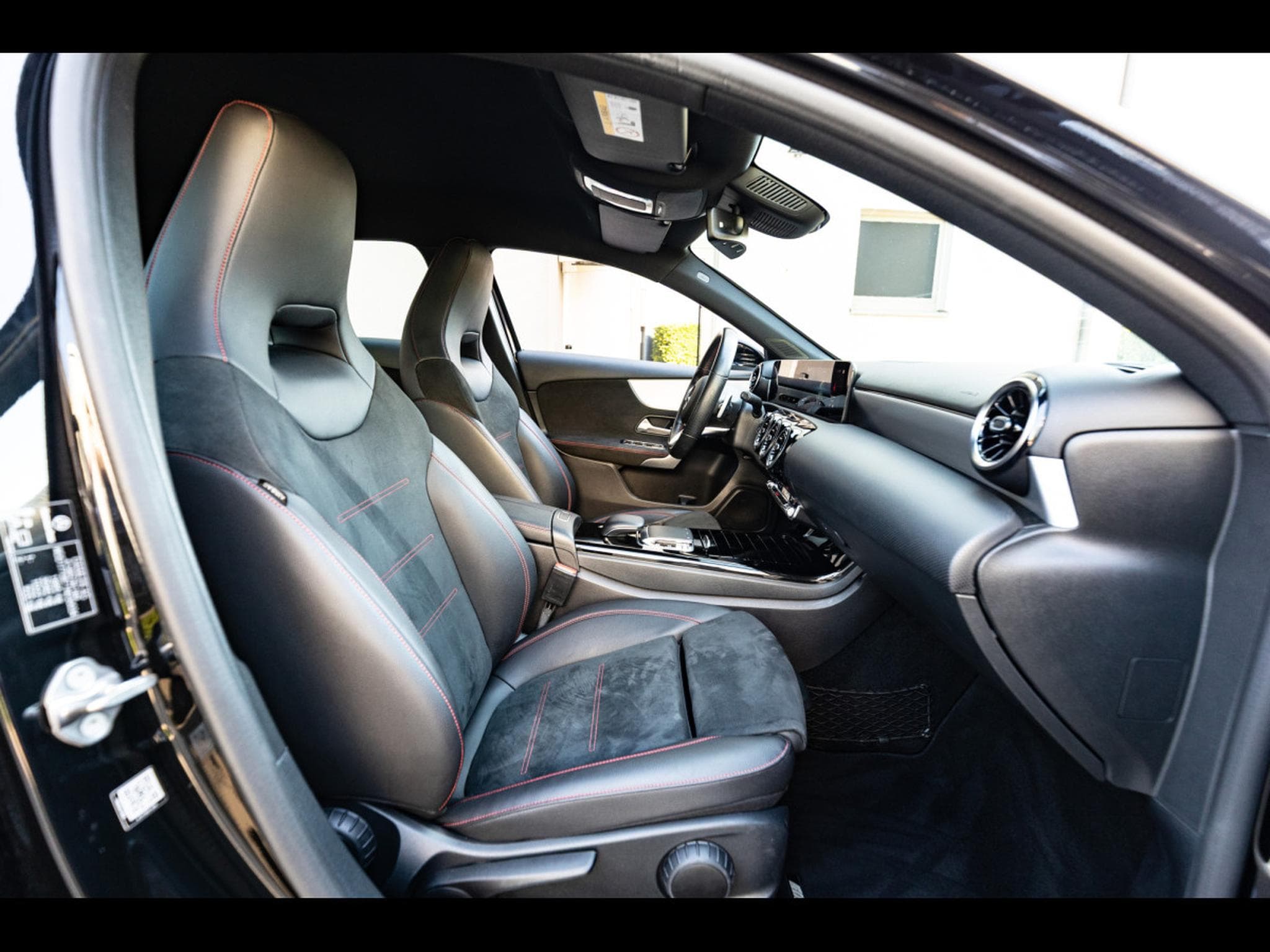 Mercedes A 200 AMG-LINE - KOSMOSBLACK (2018) - Photo 16