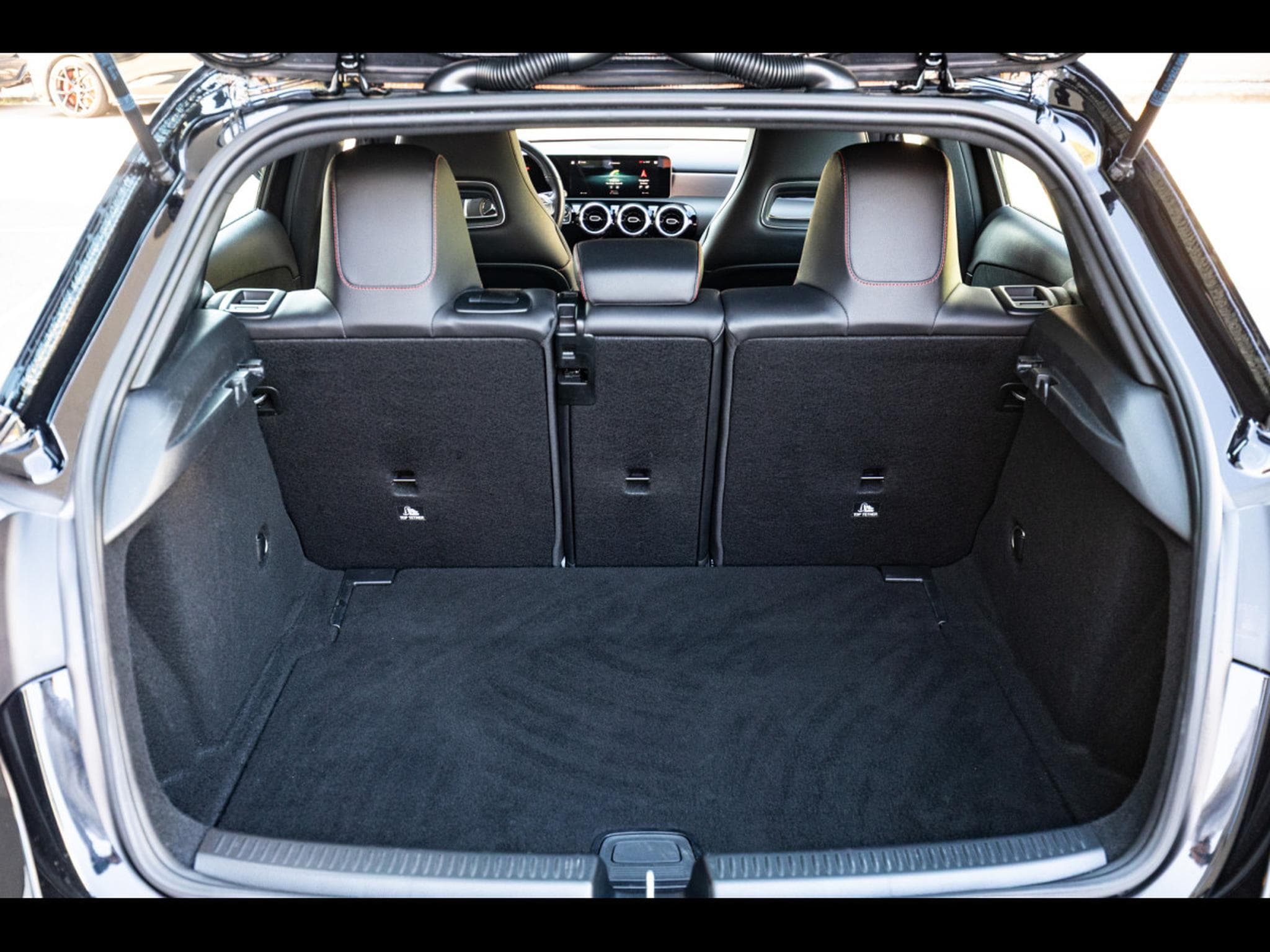 Mercedes A 200 AMG-LINE - KOSMOSBLACK (2018) - Photo 15