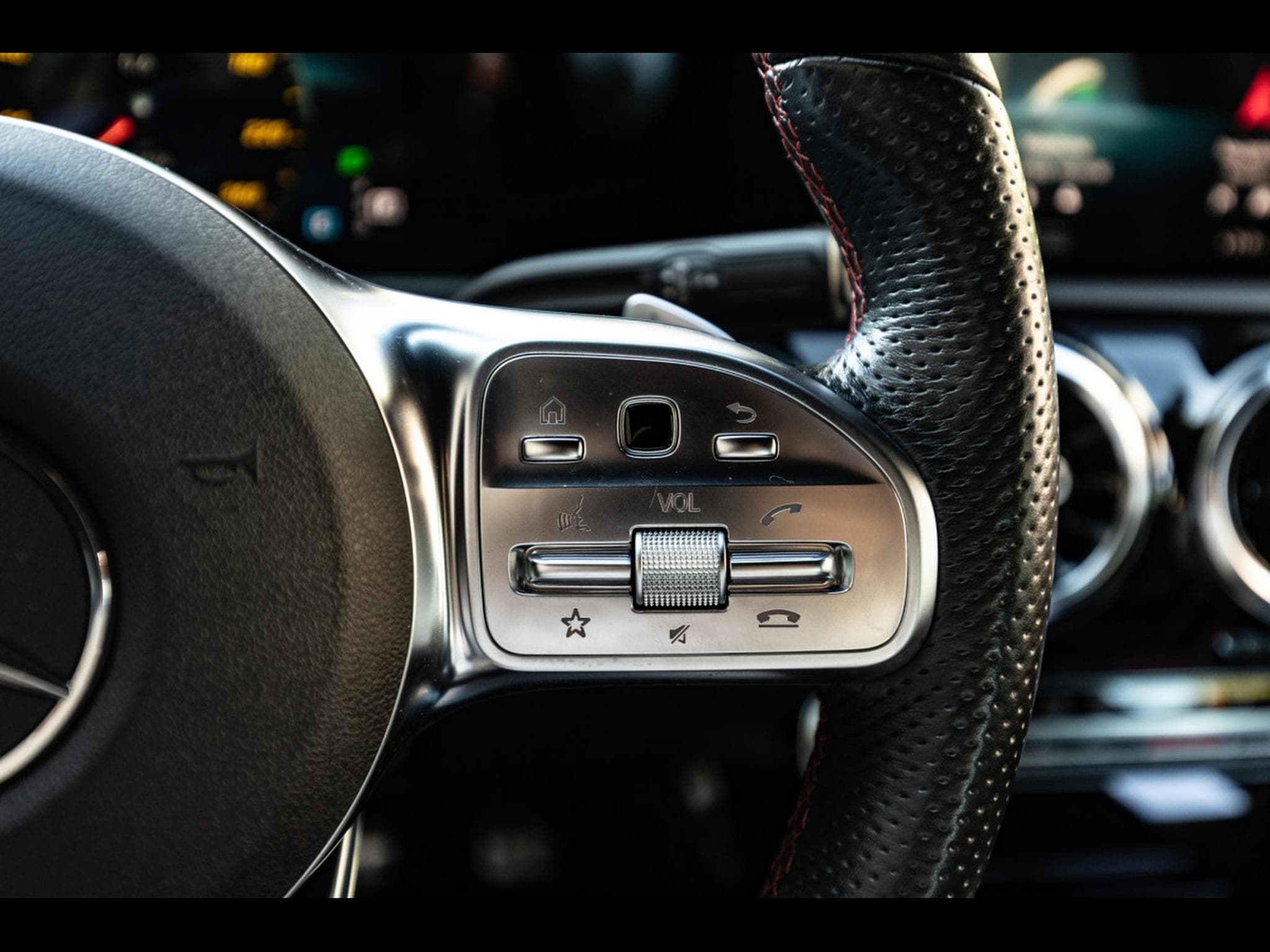 Mercedes A 200 AMG-LINE - KOSMOSBLACK (2018) - Photo 23