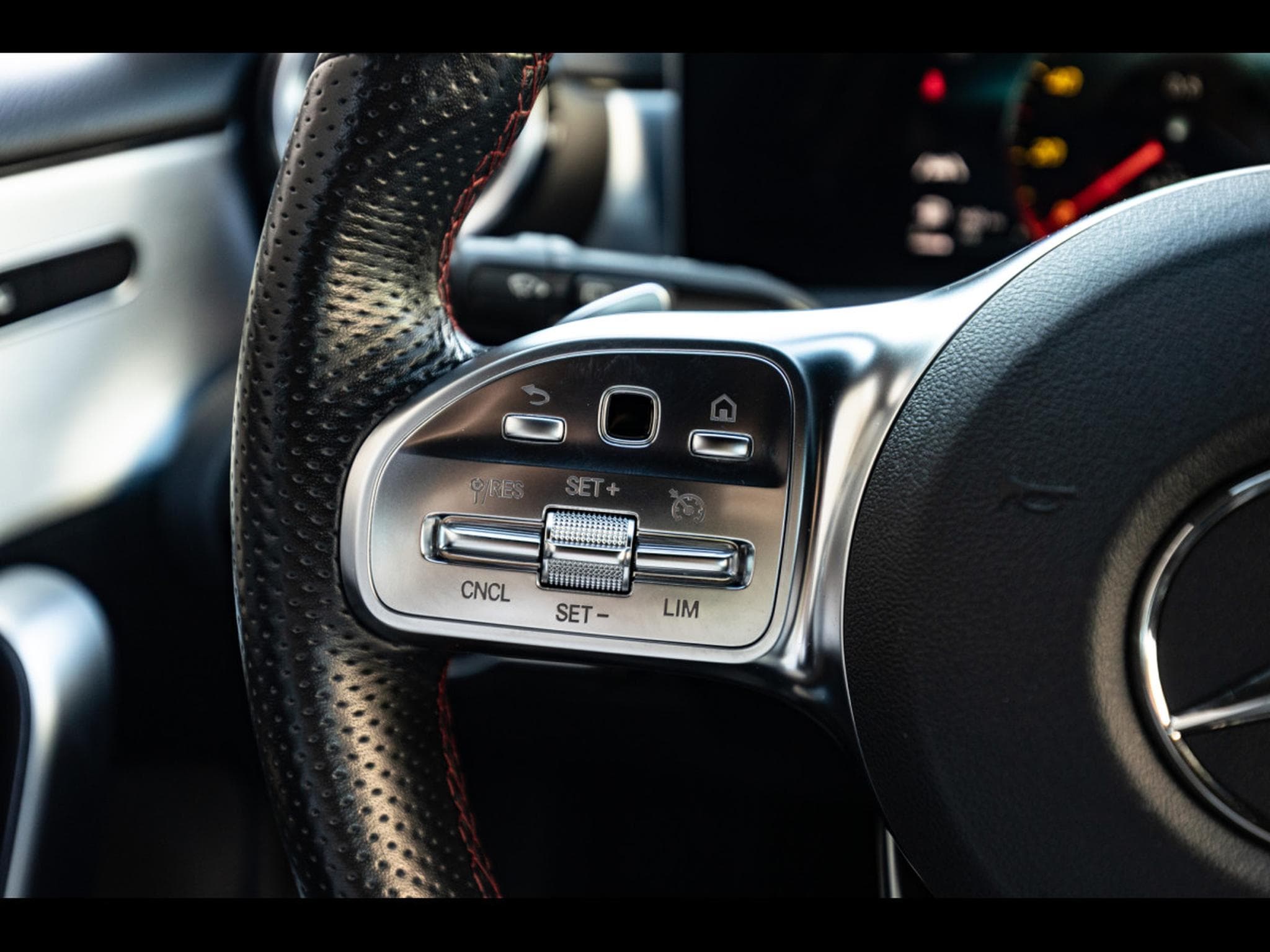 Mercedes A 200 AMG-LINE - KOSMOSBLACK (2018) - Photo 22