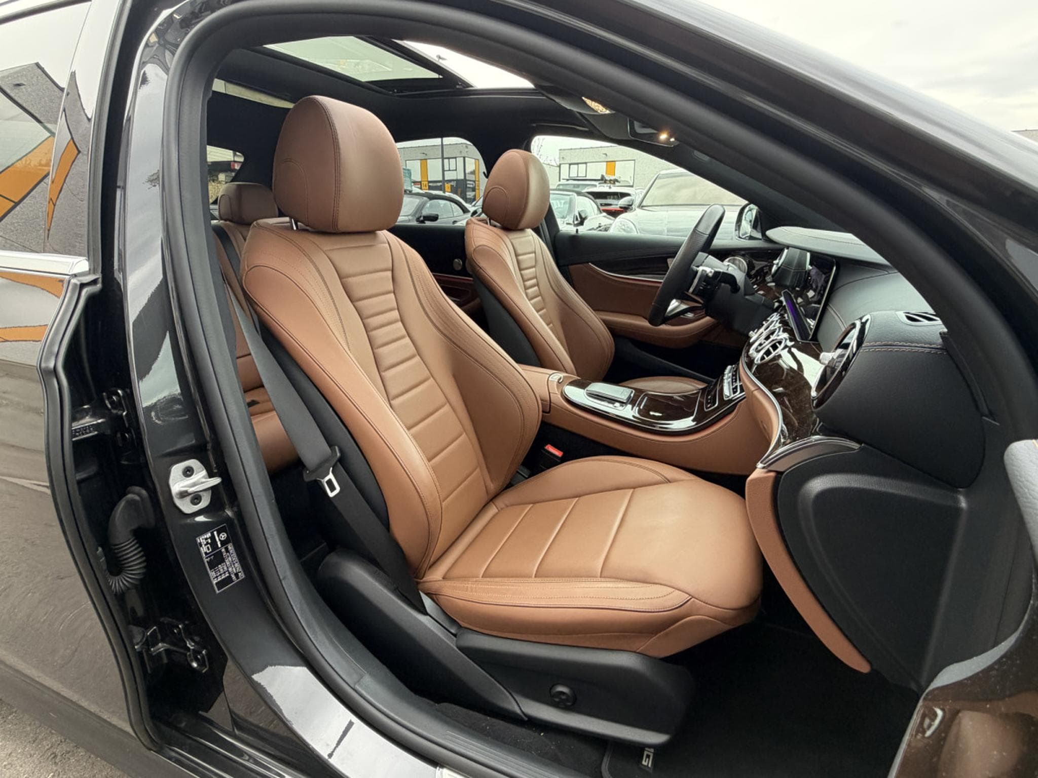 Mercedes E 300 E 300 E Limousine AMG LINE (2022) - Foto 24