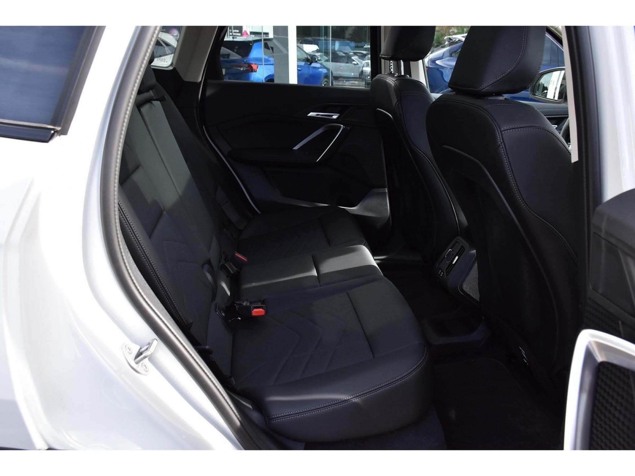 BMW iX1 eDrive20 xLine 66,5 kWh PANO CUIR MEMO ACC CAM360 HUD 1°MAIN (2025) - Photo 8