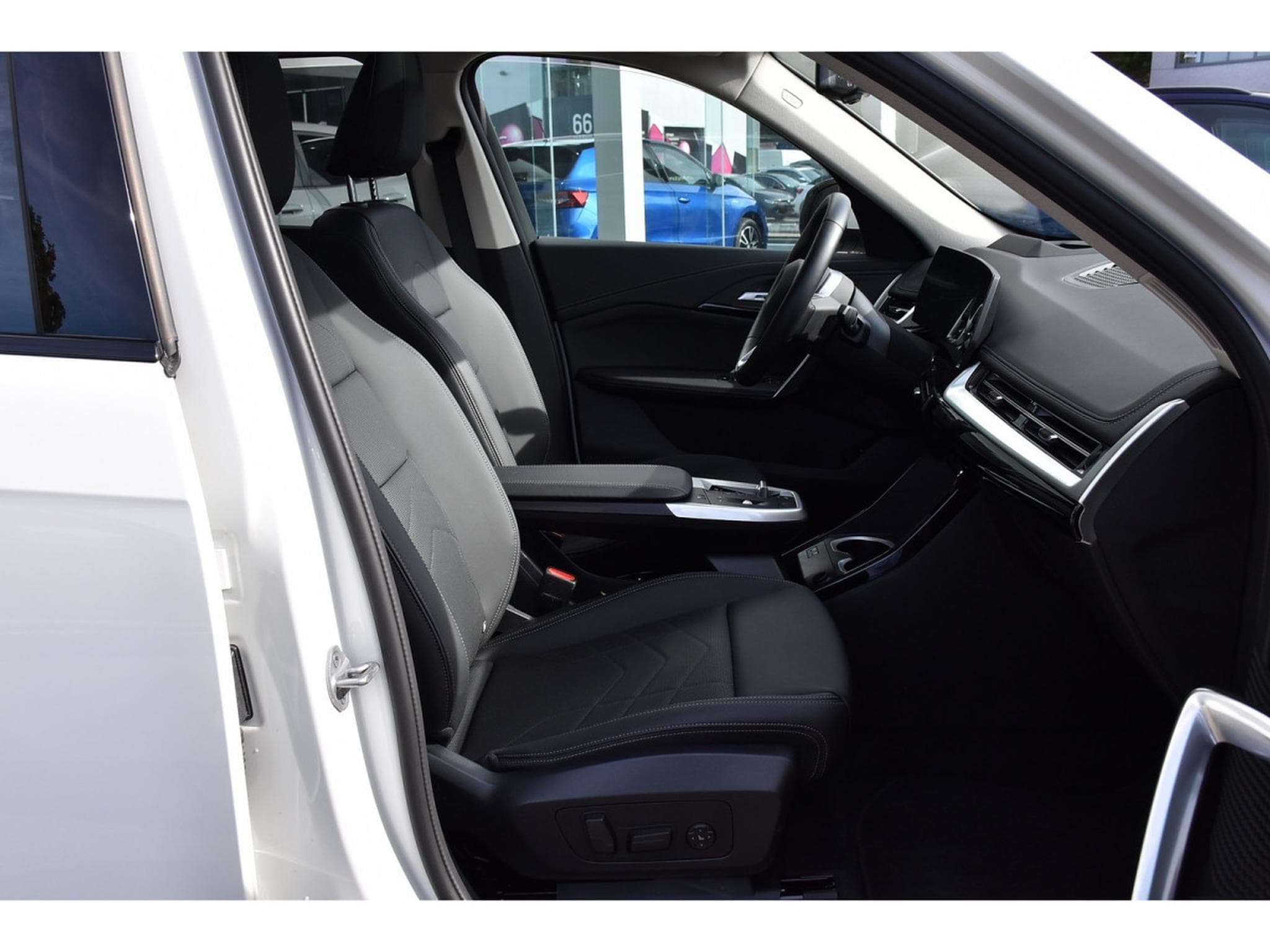 BMW iX1 eDrive20 xLine 66,5 kWh PANO CUIR MEMO ACC CAM360 HUD 1°MAIN (2025) - Photo 7