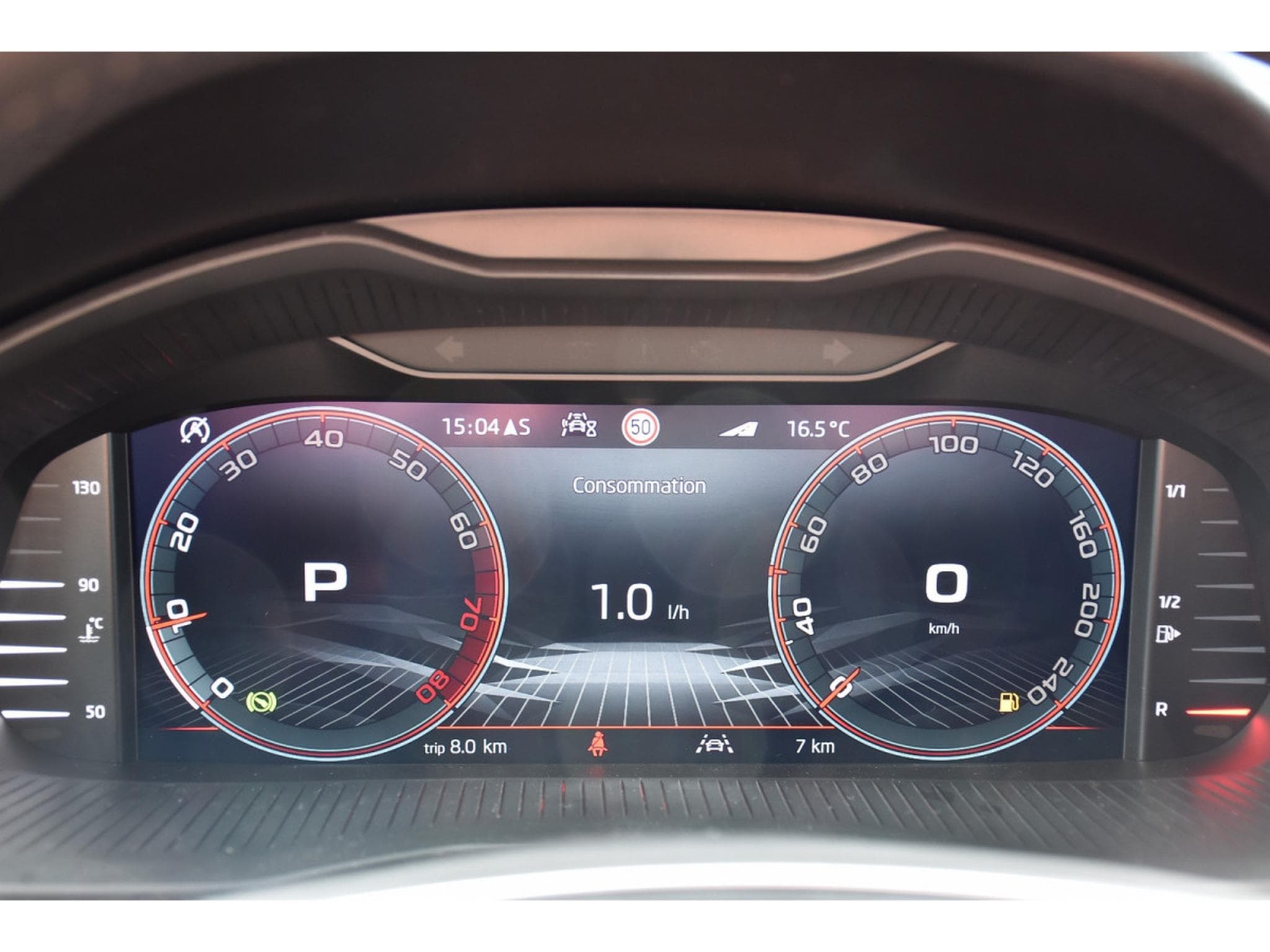 Skoda Kamiq 1.5 TSI Monte Carlo DSG PANO KESSY ATT REMORQUE NEUF (2026) - Photo 15