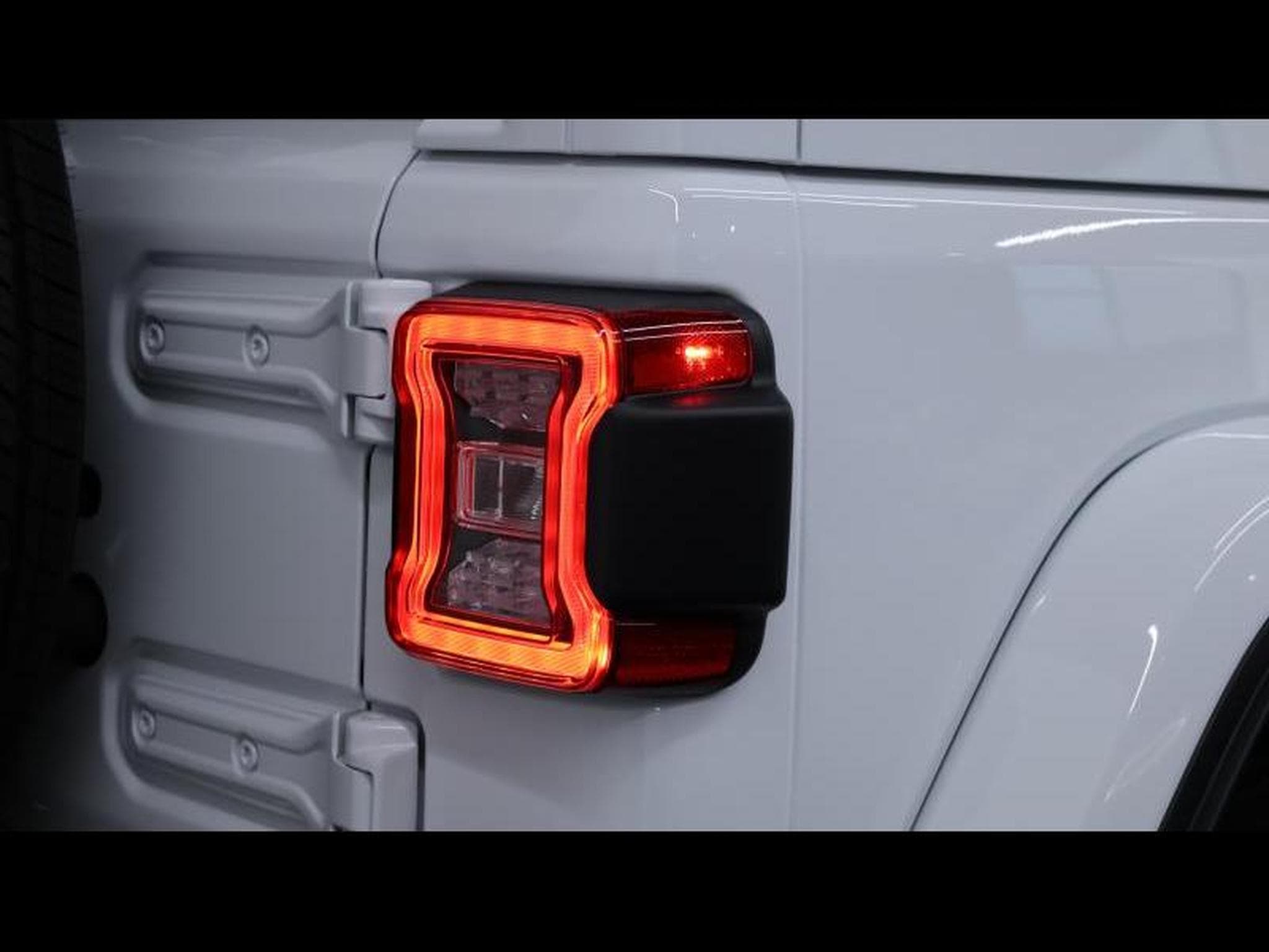 Jeep Wrangler 2.0 T-GDI 272ch Sahara Trail Rated (2025) - Foto 10