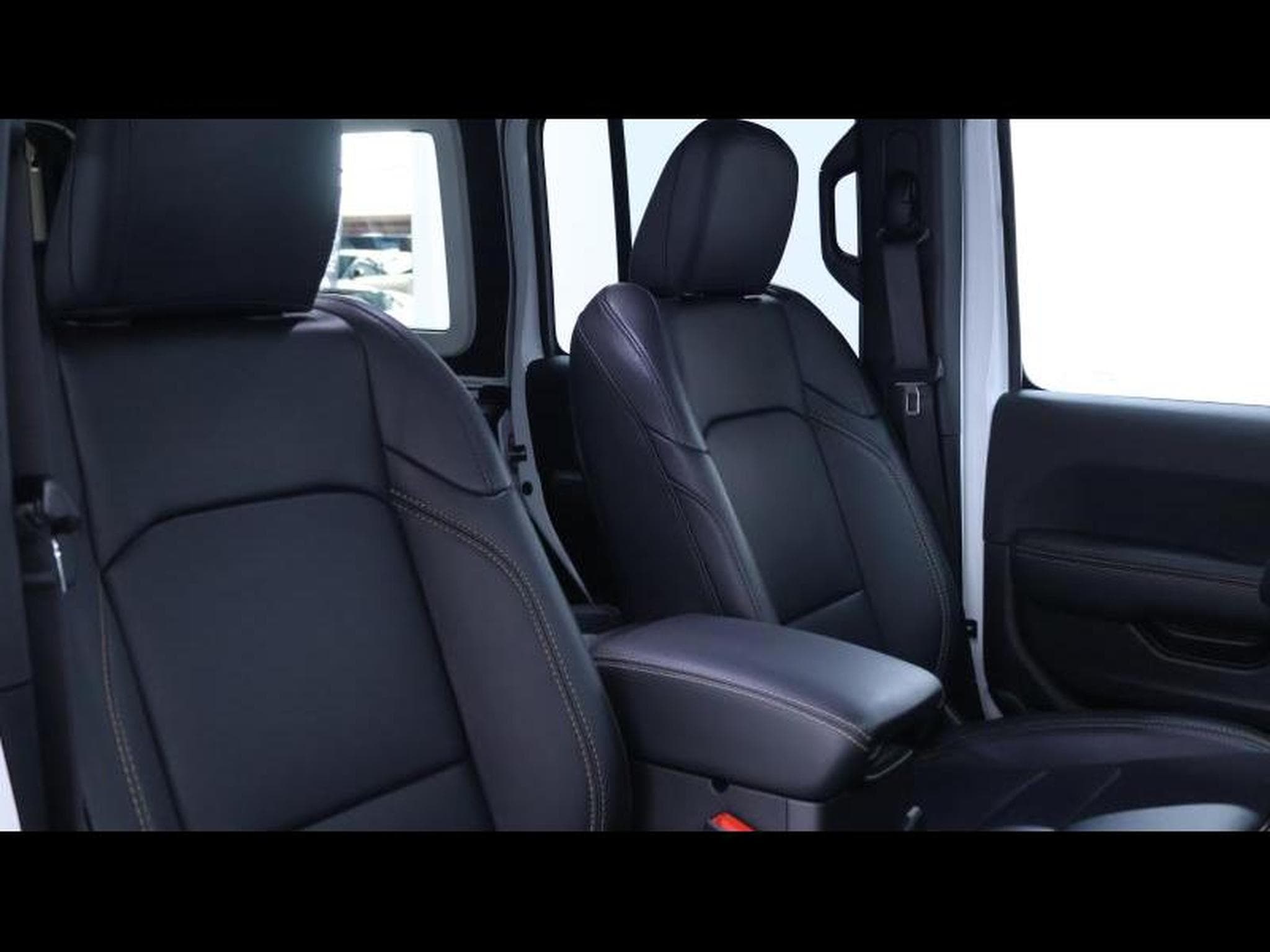 Jeep Wrangler 2.0 T-GDI 272ch Sahara Trail Rated (2025) - Foto 13