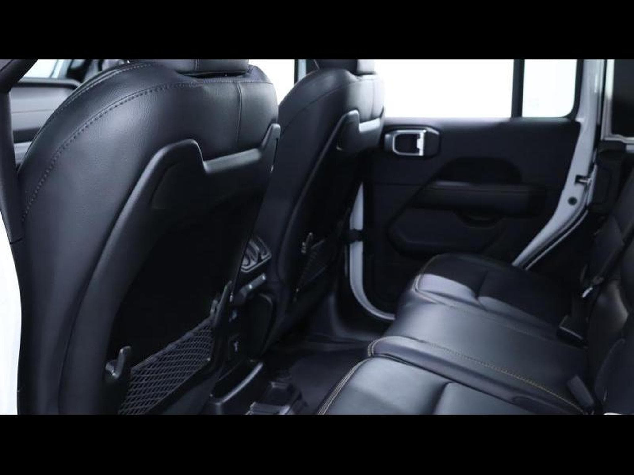 Jeep Wrangler 2.0 T-GDI 272ch Sahara Trail Rated (2025) - Foto 18