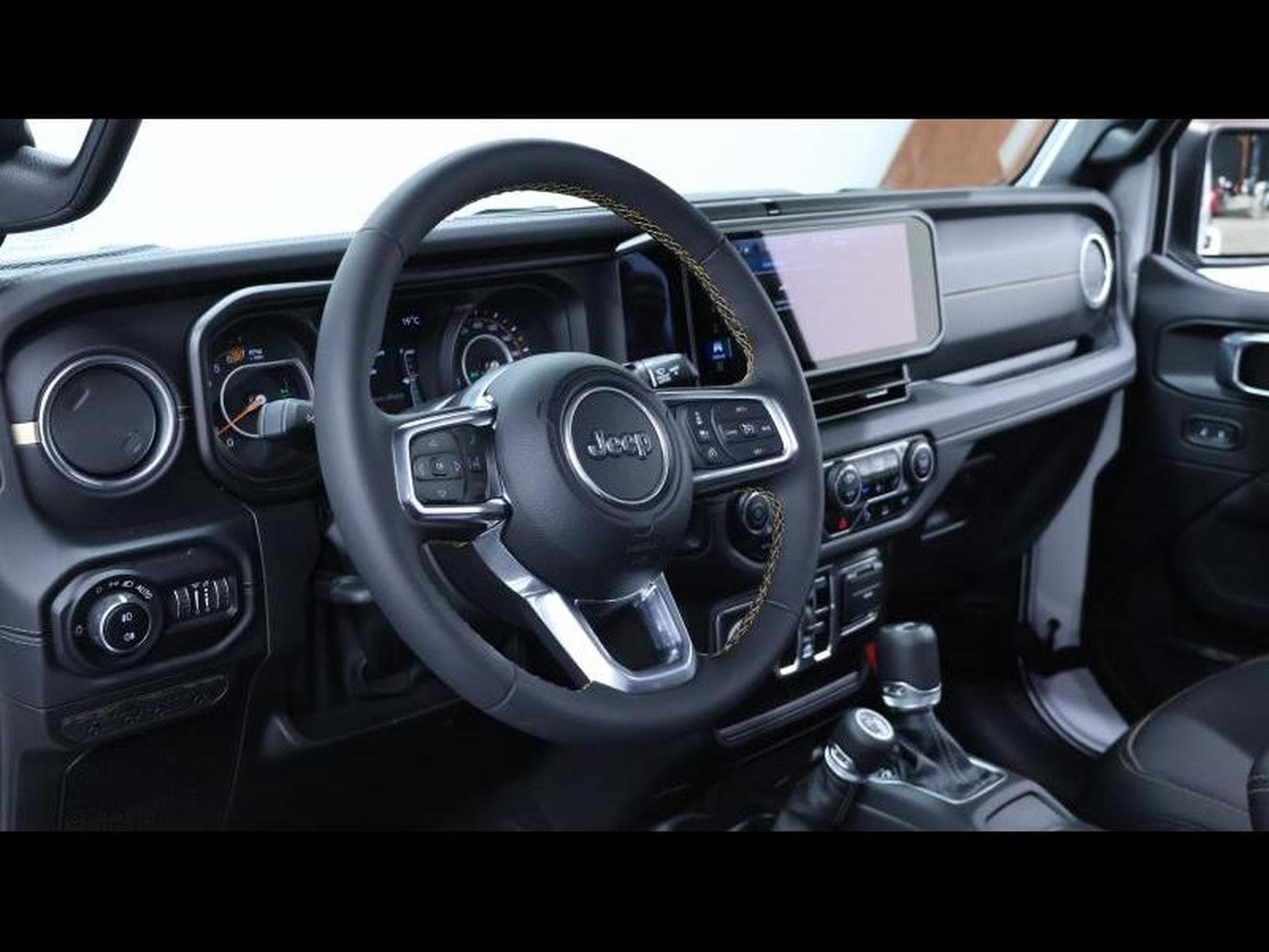 Jeep Wrangler 2.0 T-GDI 272ch Sahara Trail Rated (2025) - Foto 20