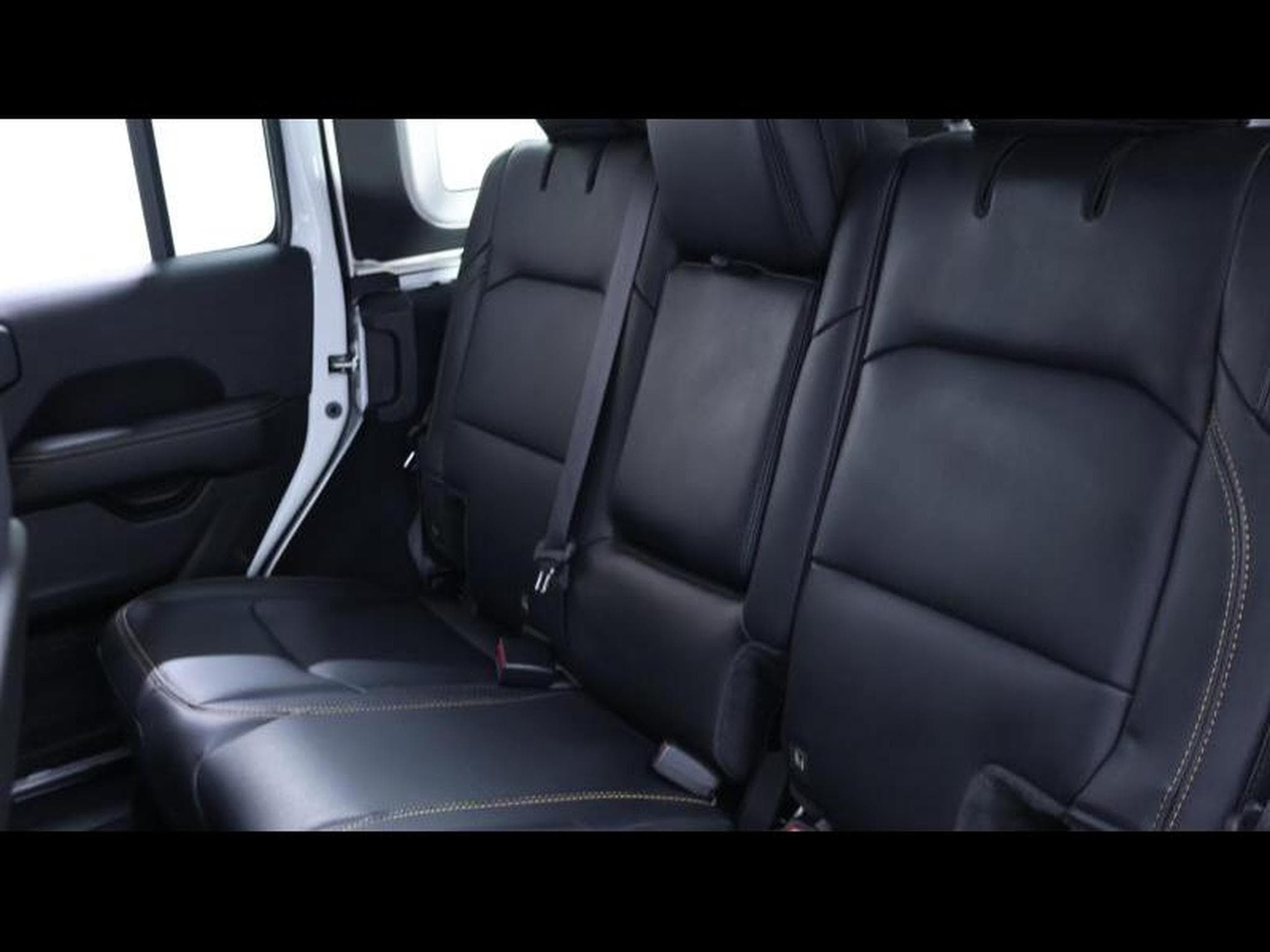 Jeep Wrangler 2.0 T-GDI 272ch Sahara Trail Rated (2025) - Foto 19