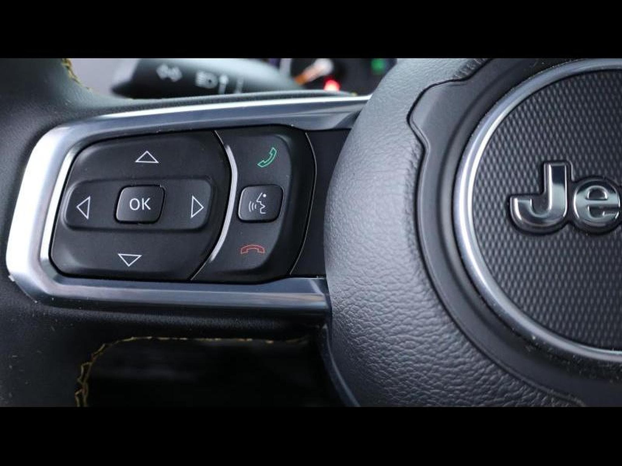 Jeep Wrangler 2.0 T-GDI 272ch Sahara Trail Rated (2025) - Foto 24