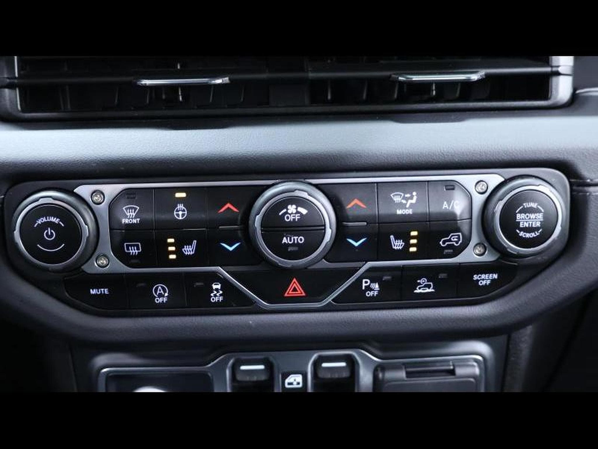 Jeep Wrangler 2.0 T-GDI 272ch Sahara Trail Rated (2025) - Foto 28