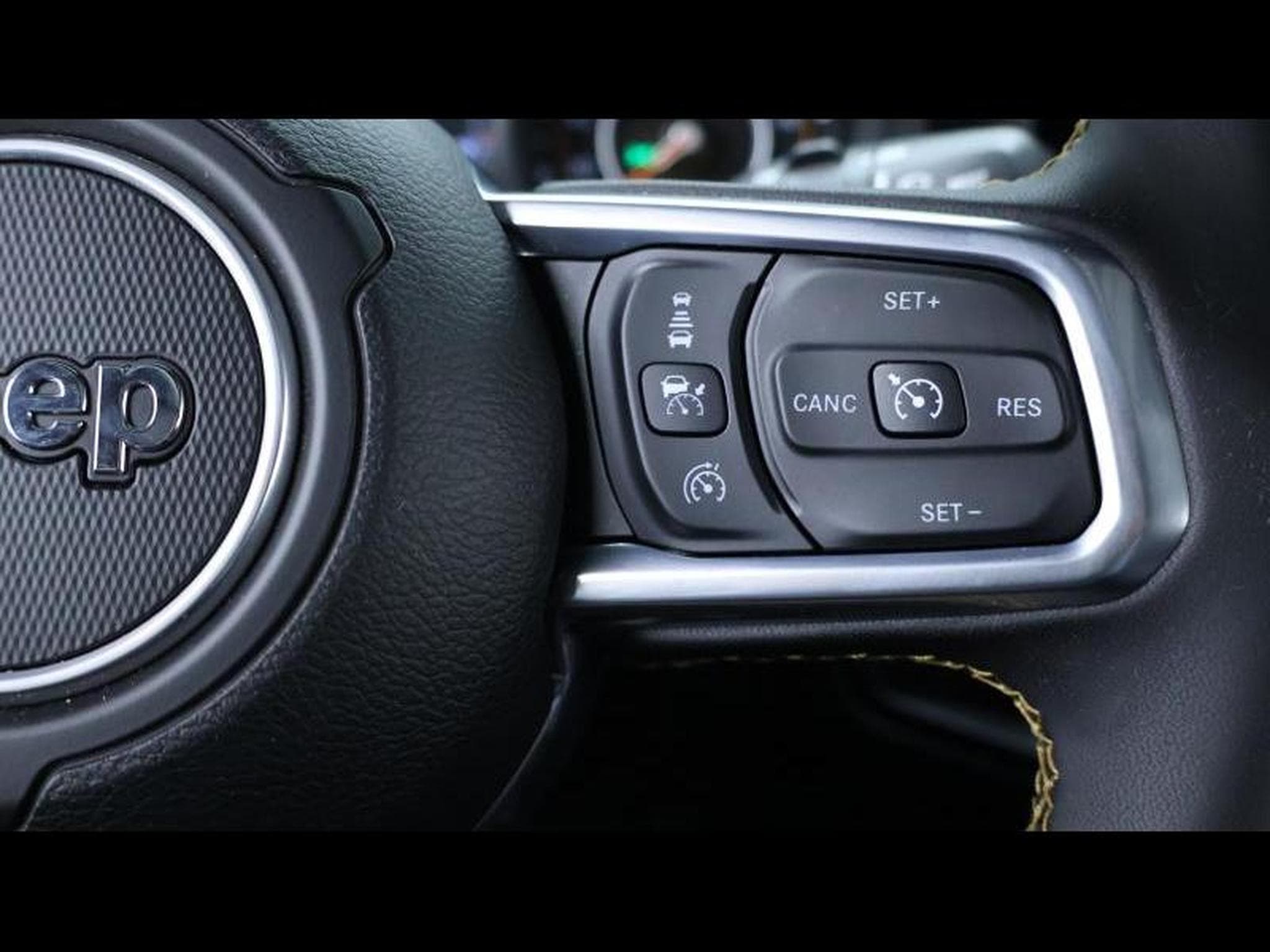 Jeep Wrangler 2.0 T-GDI 272ch Sahara Trail Rated (2025) - Foto 25