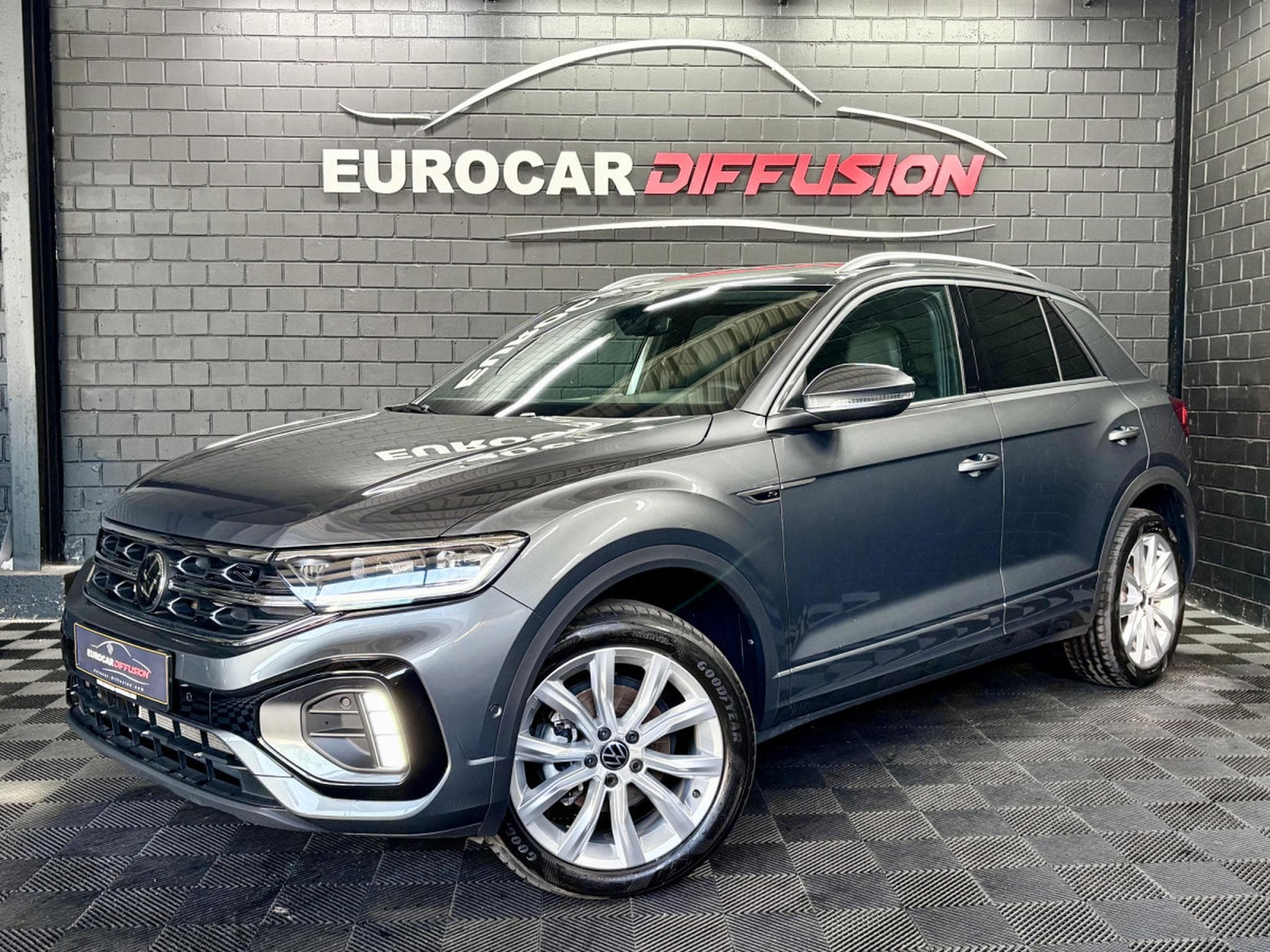VW T-Roc R-Line Edition 1.5 TSI 150 CV DSG7 *ACC* CAM * HAYON * (2025) - Foto 1