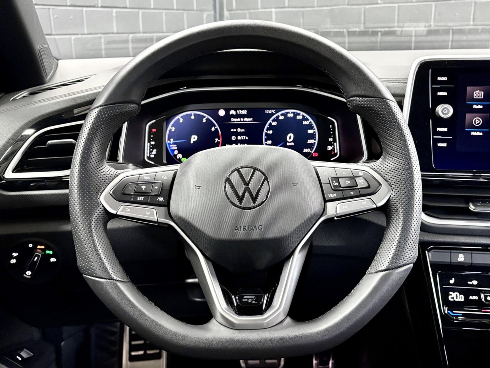 VW T-Roc R-Line Edition 1.5 TSI 150 CV DSG7 *ACC* CAM * HAYON * (2025) - Foto 10