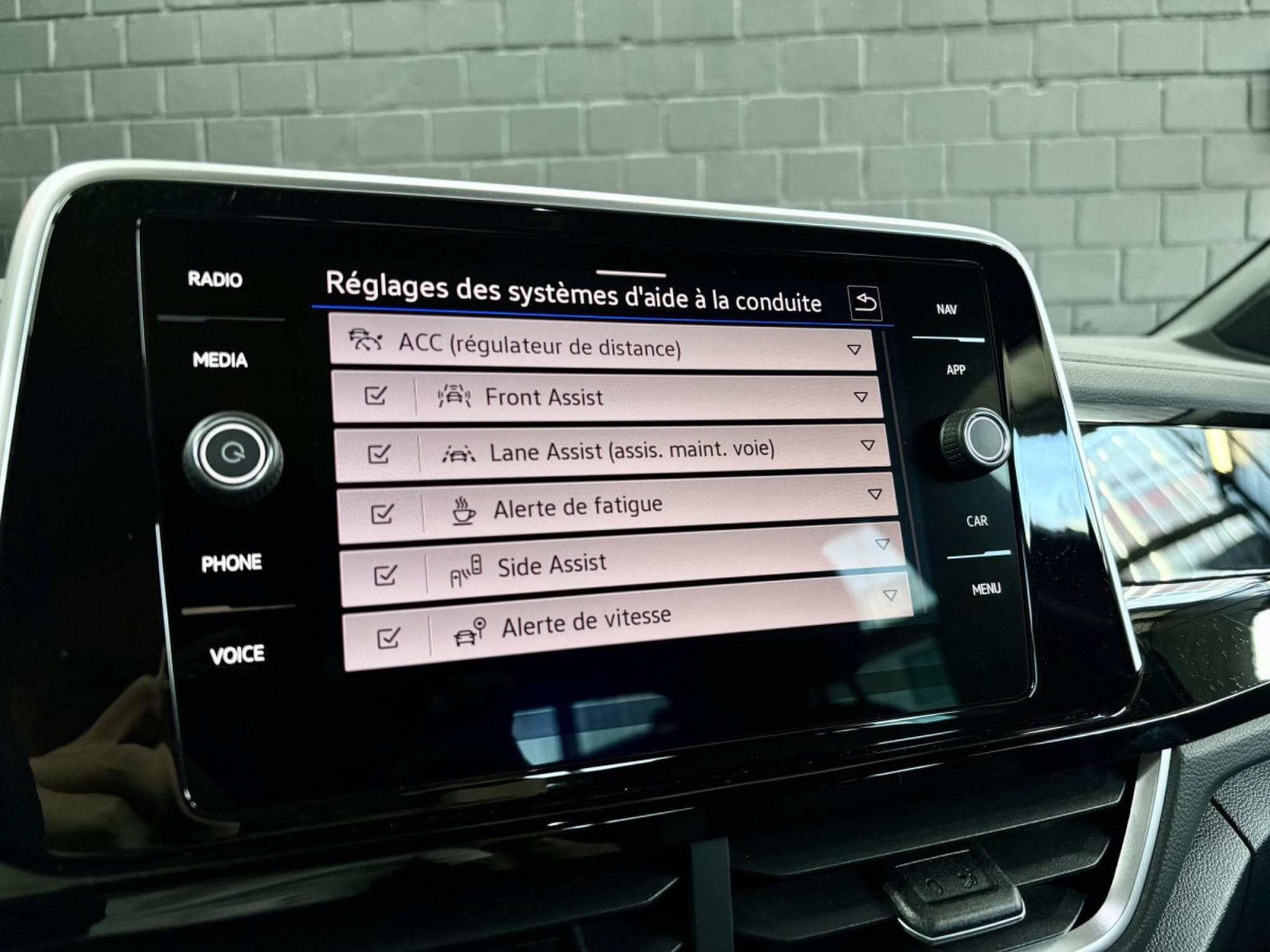 VW T-Roc R-Line Edition 1.5 TSI 150 CV DSG7 *ACC* CAM * HAYON * (2025) - Foto 18