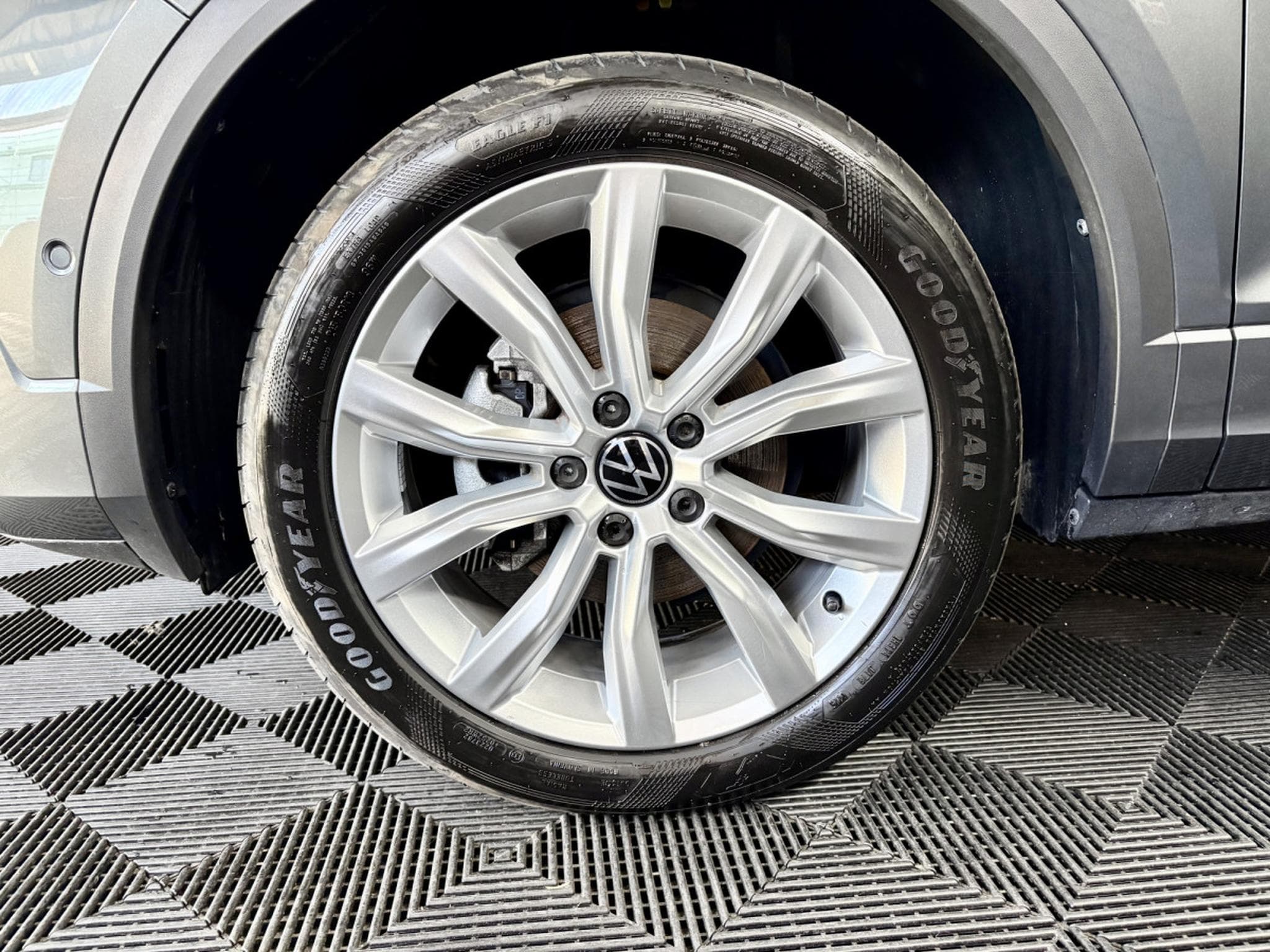 VW T-Roc R-Line Edition 1.5 TSI 150 CV DSG7 *ACC* CAM * HAYON * (2025) - Foto 24