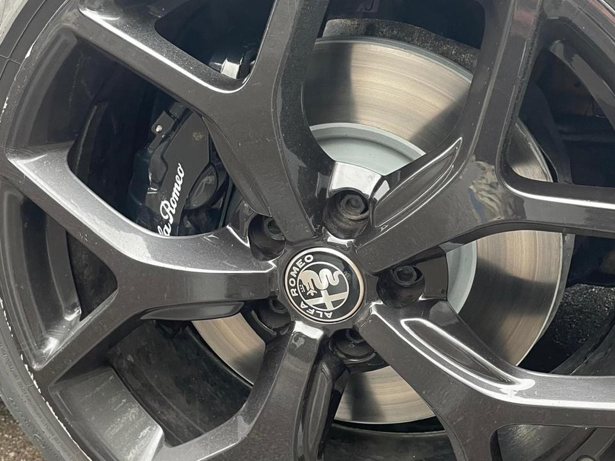 Alfa-Romeo Giulia 2.0 TB 280 Q4 GT Junior Ocra (2022) - Photo 8