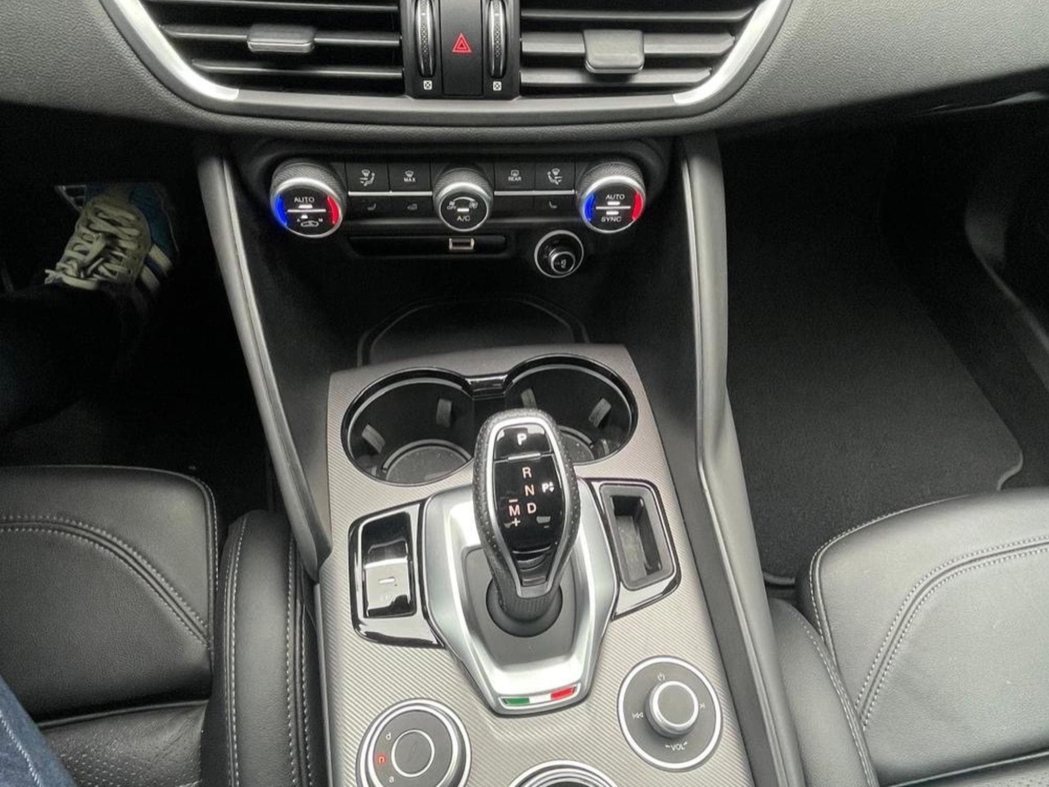 Alfa-Romeo Giulia 2.0 TB 280 Q4 GT Junior Ocra (2022) - Photo 11