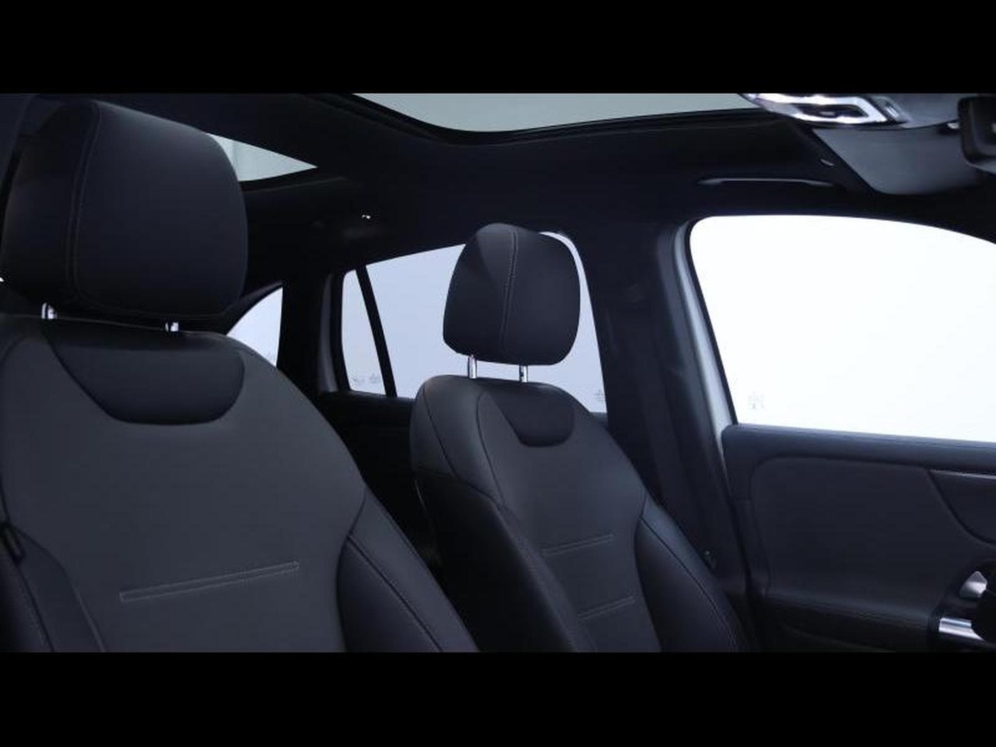 Mercedes GLA 220 4matic 2.0 D 190 CH (2020) - Photo 10