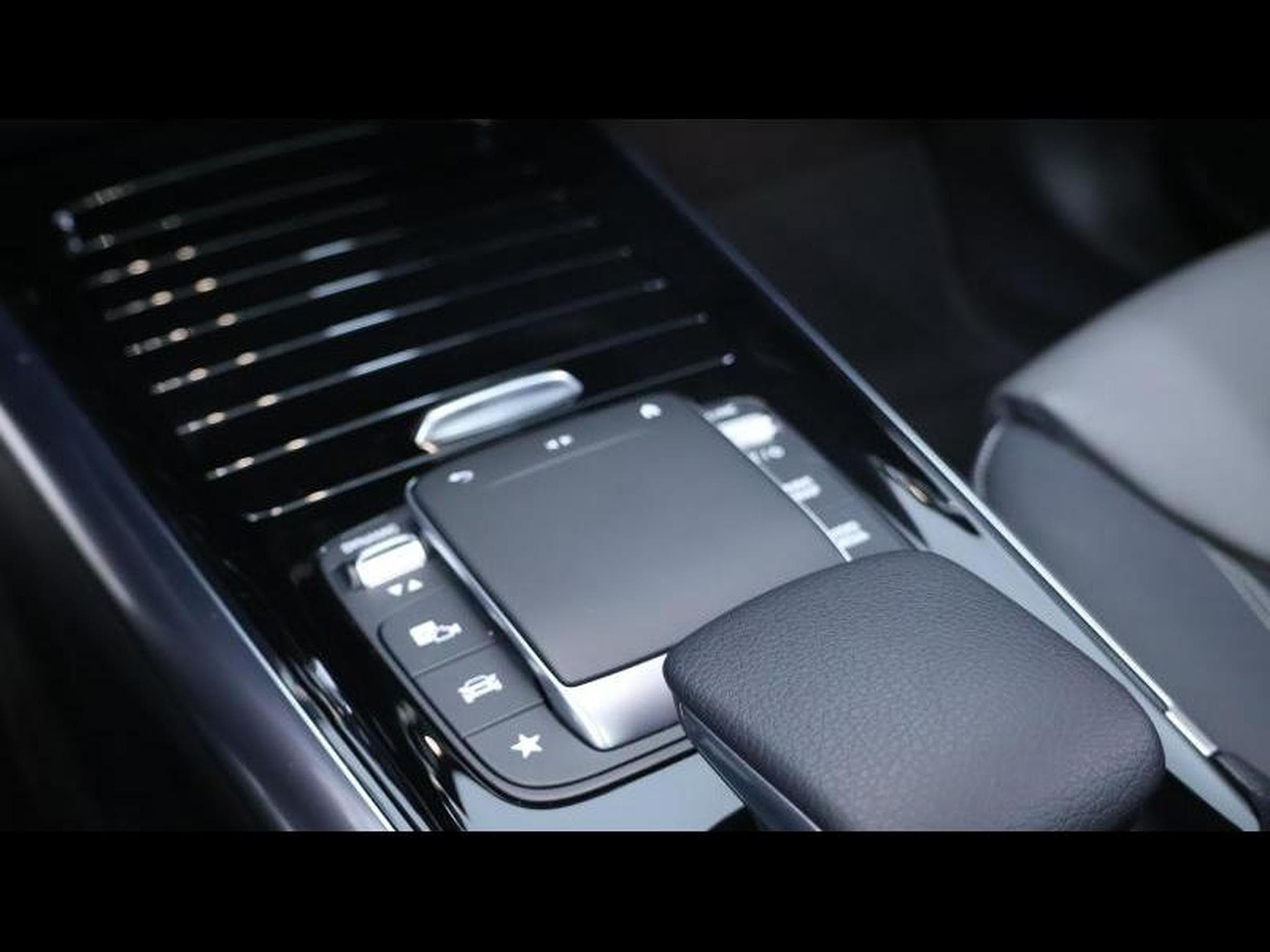 Mercedes GLA 220 4matic 2.0 D 190 CH (2020) - Photo 19