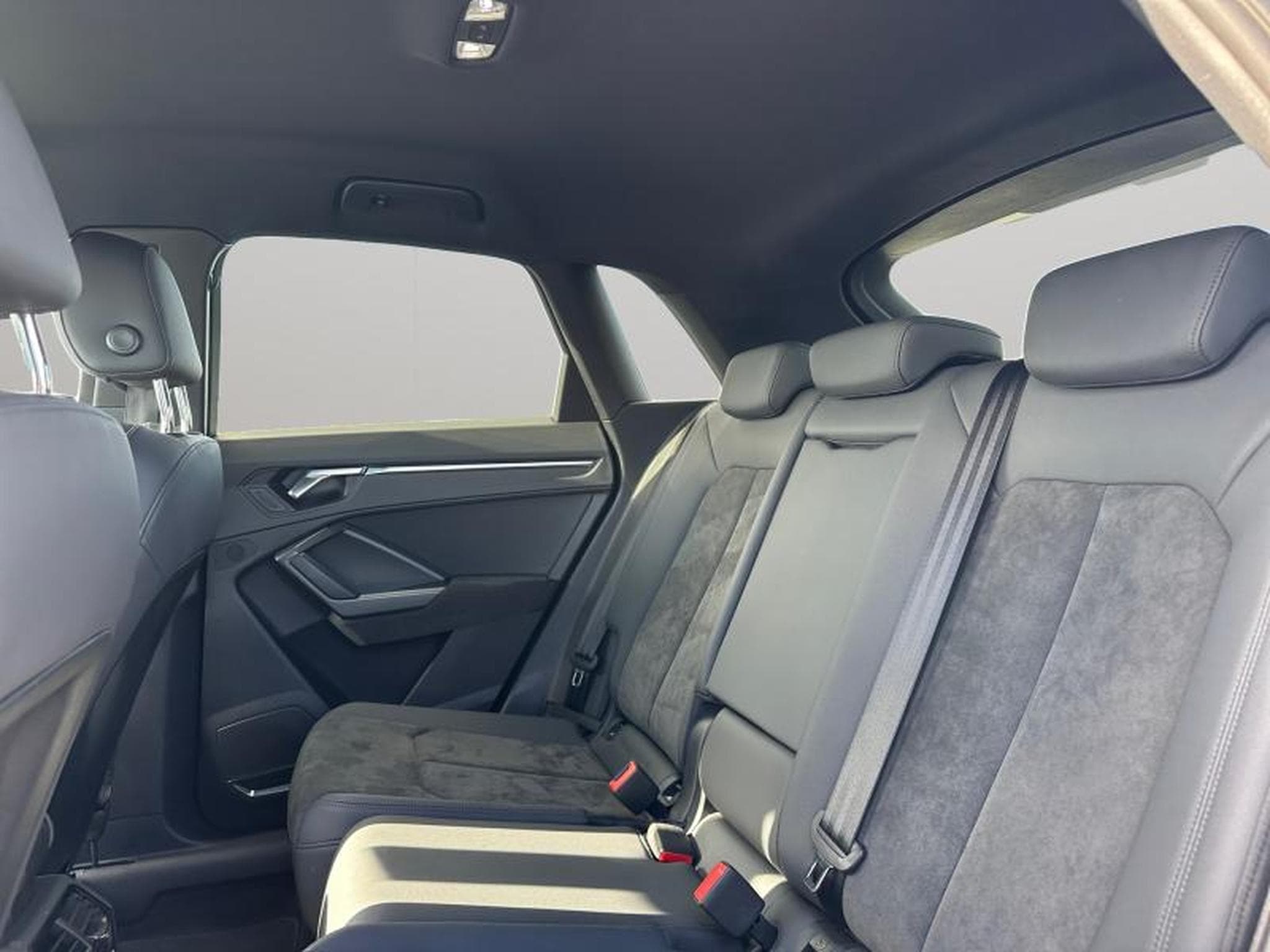 Audi RSQ3 2,5 TFSI Quattro / Essence (2020) - Photo 11