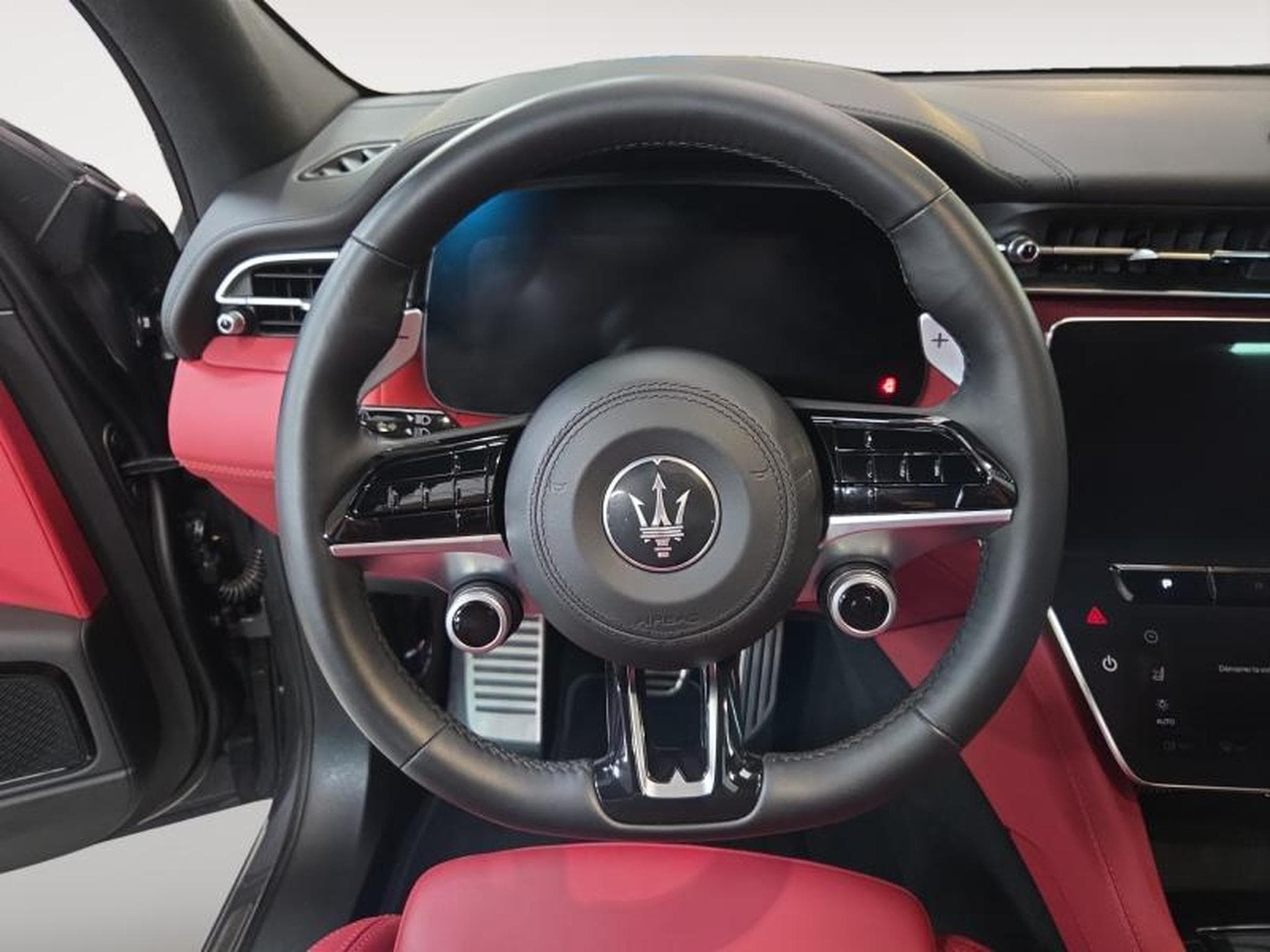 Maserati Grecale Modena 2.0 Turbo MHEV AWD / Essence (2023) - Foto 14