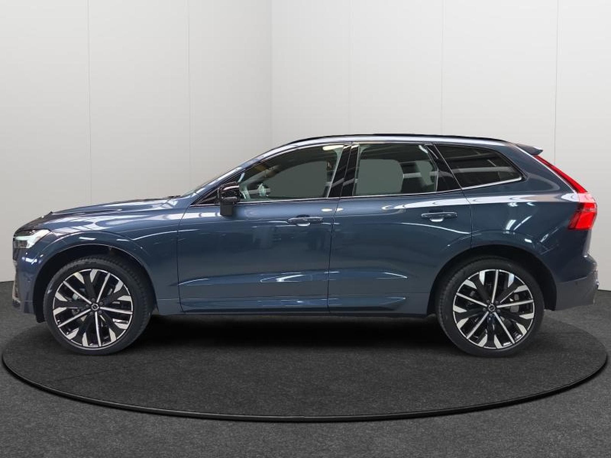 Volvo XC60 Ultra Dark (2026) - Photo 2