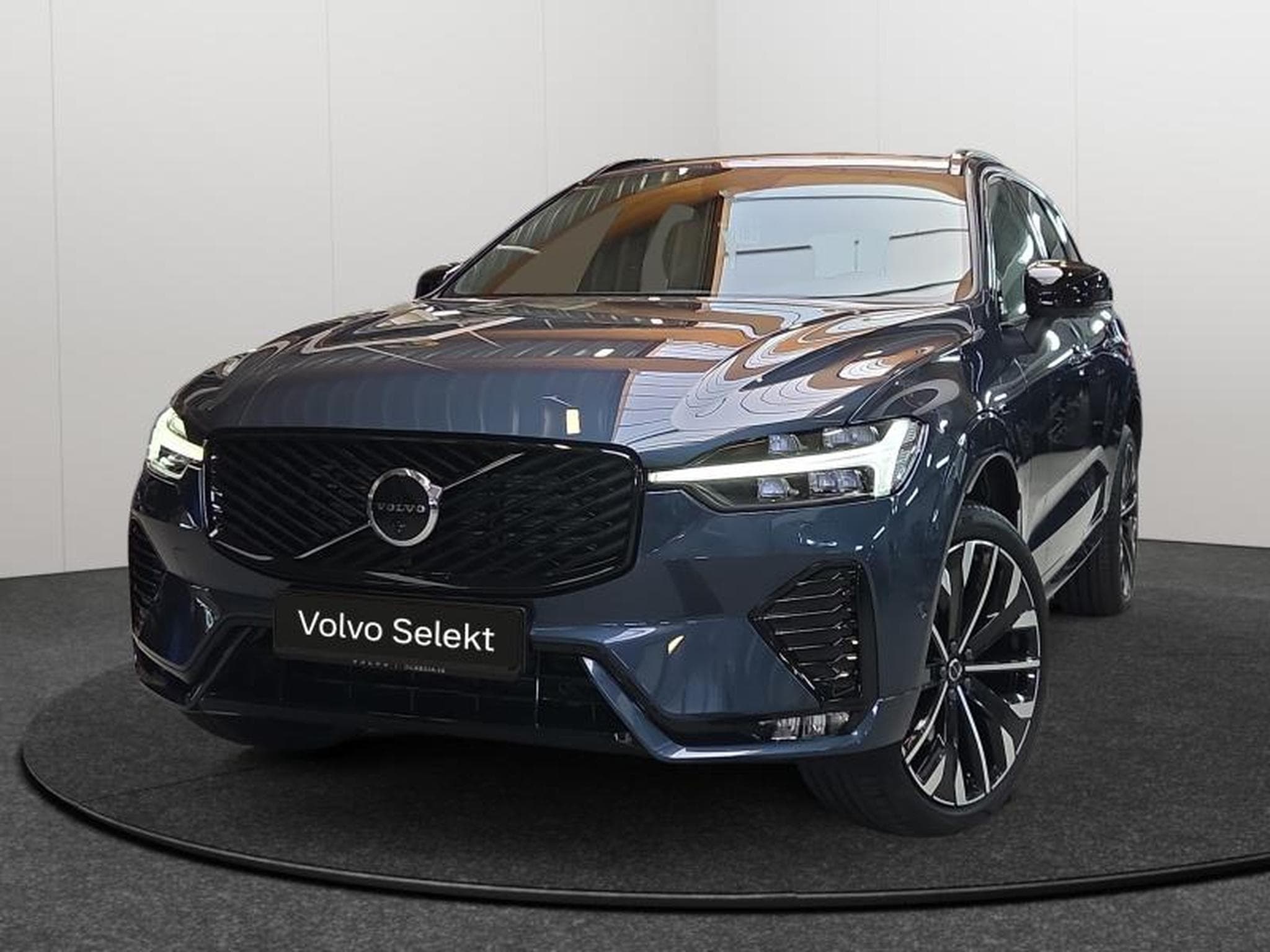 Volvo XC60 Ultra Dark (2026) - Photo 1