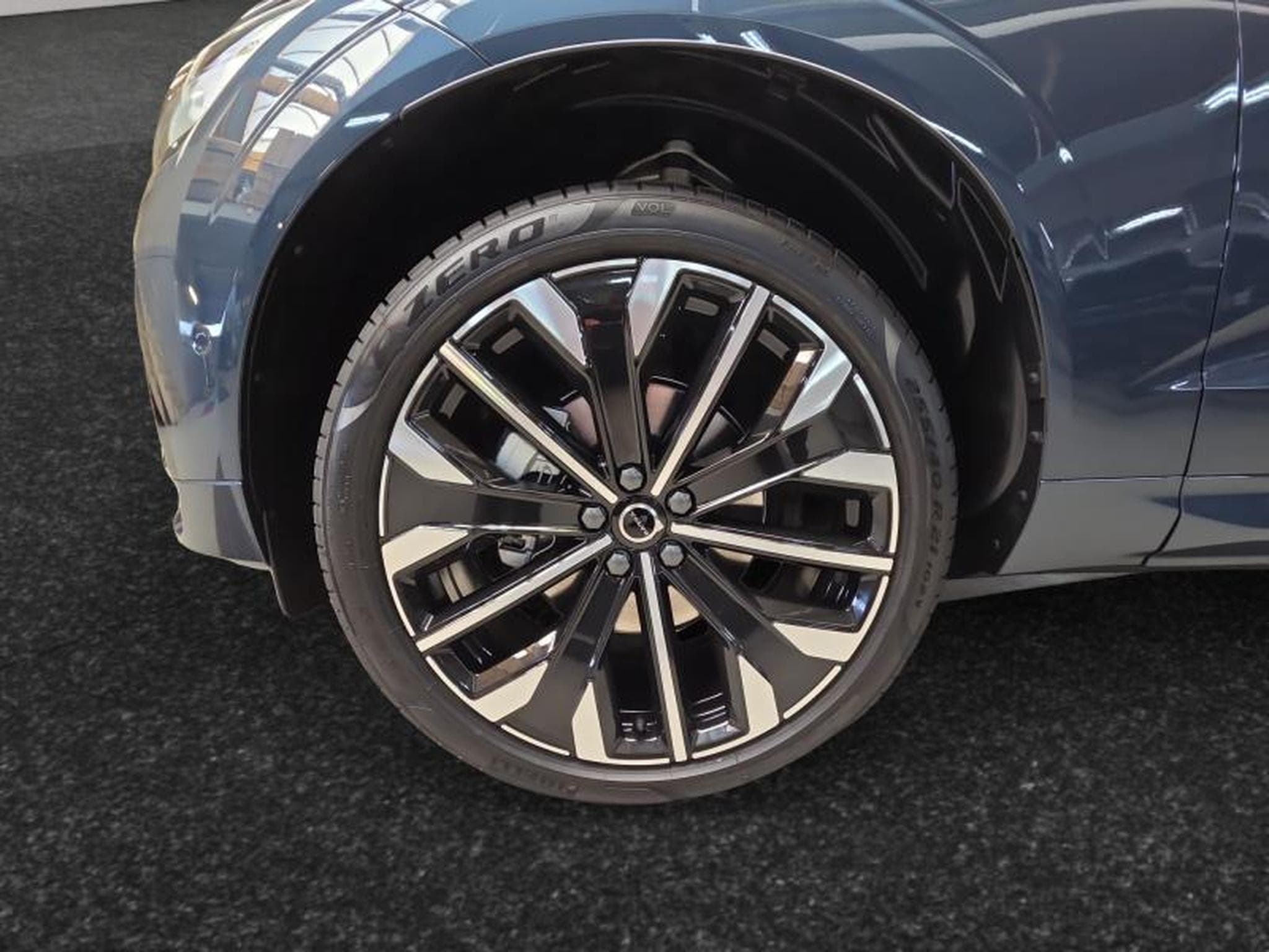 Volvo XC60 Ultra Dark (2026) - Photo 14