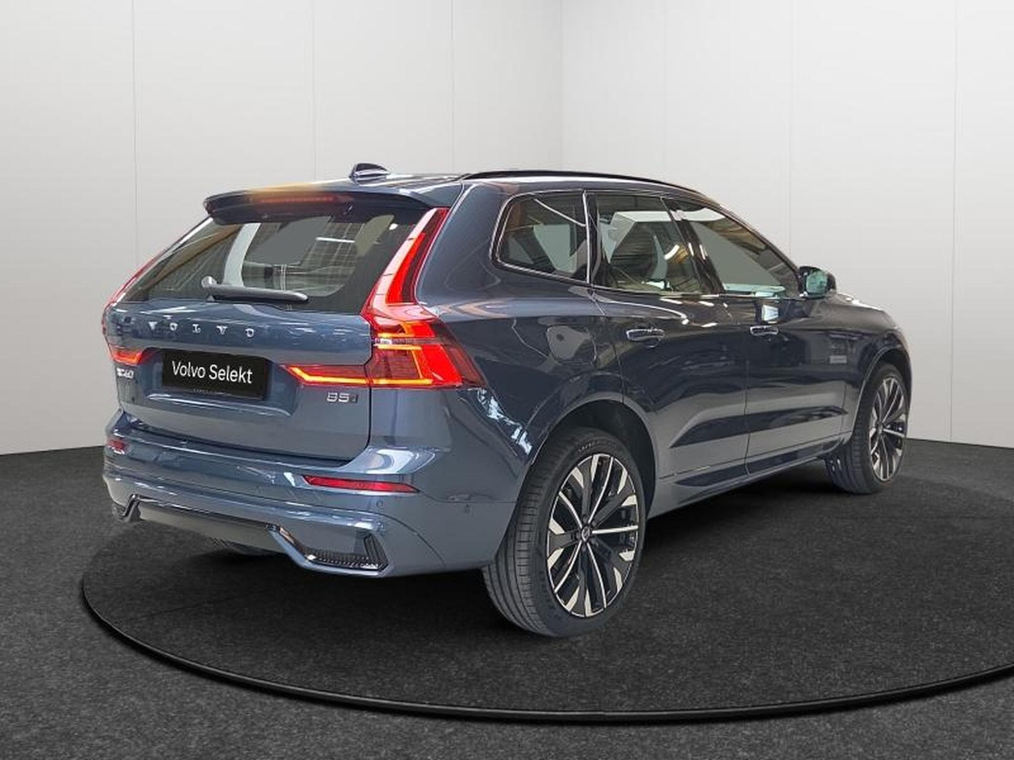 Volvo XC60 Ultra Dark (2026) - Photo 29