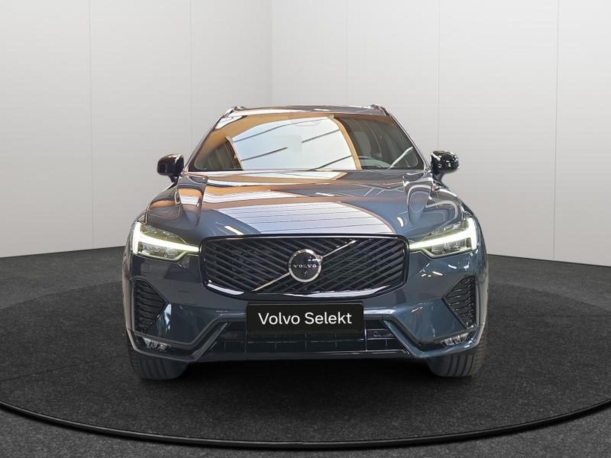 Volvo XC60 Ultra Dark (2026) - Photo 32