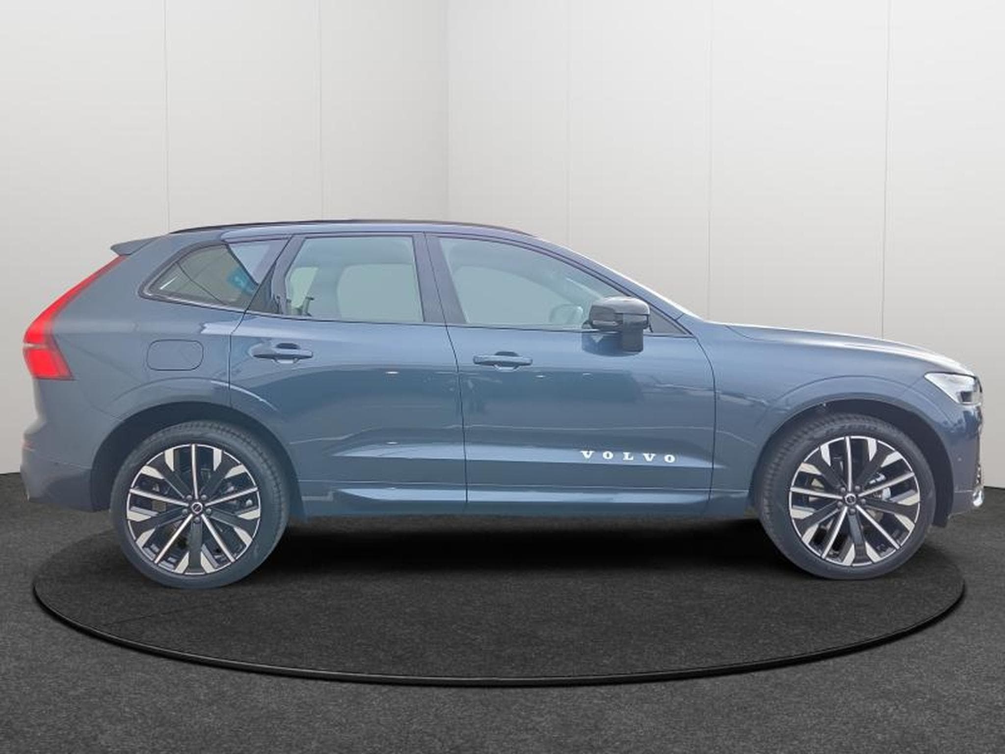 Volvo XC60 Ultra Dark (2026) - Photo 30