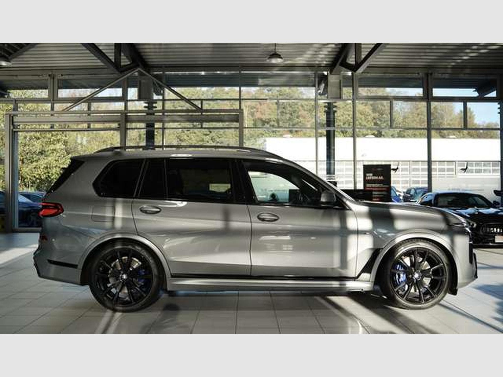 BMW X7 xD 40 d M Sport Pro*22 *SkyLounge *6-Sitze (2023) - Foto 4