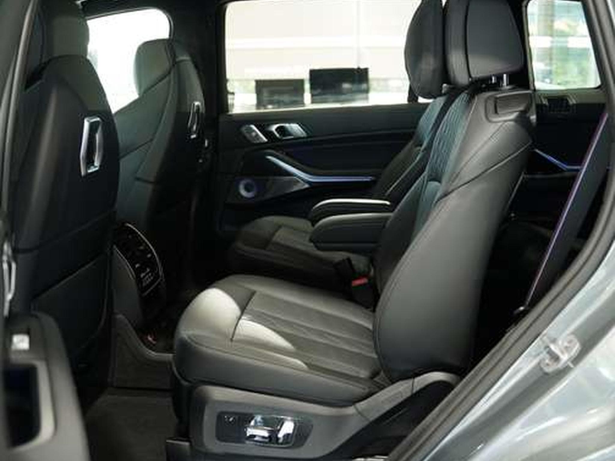 BMW X7 xD 40 d M Sport Pro*22 *SkyLounge *6-Sitze (2023) - Foto 23