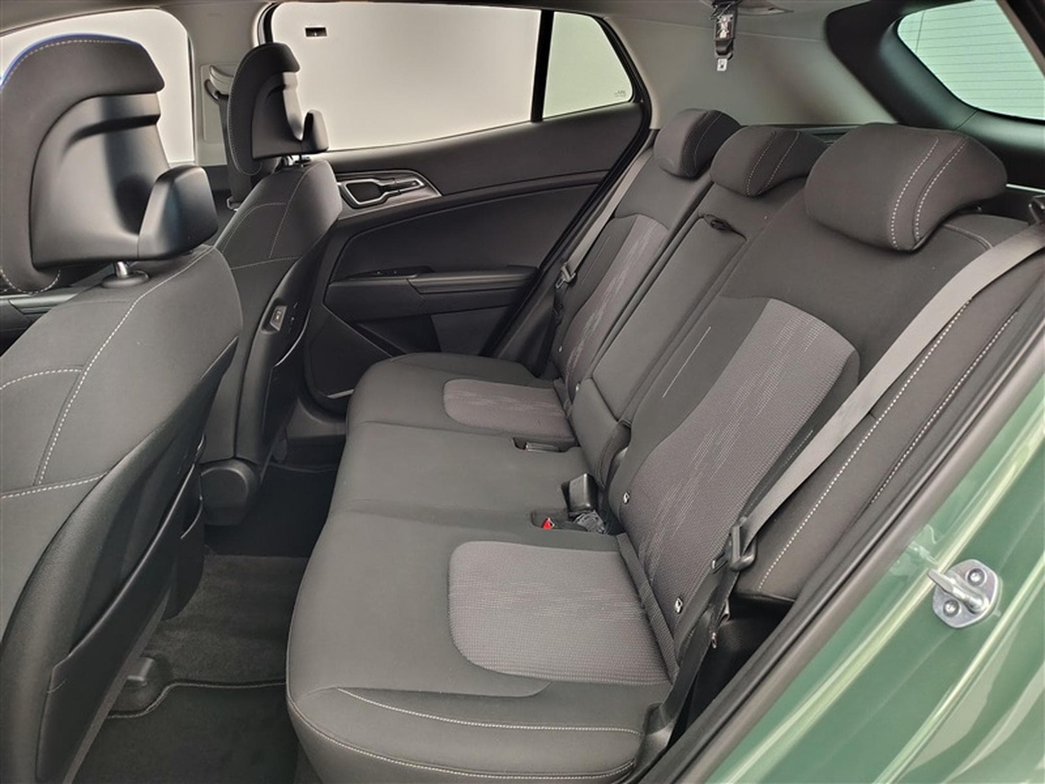 Kia Sportage 1.6 T-GDi 150cv DCT NAVI / CARPLAY / CAMERA (2023) - Photo 13