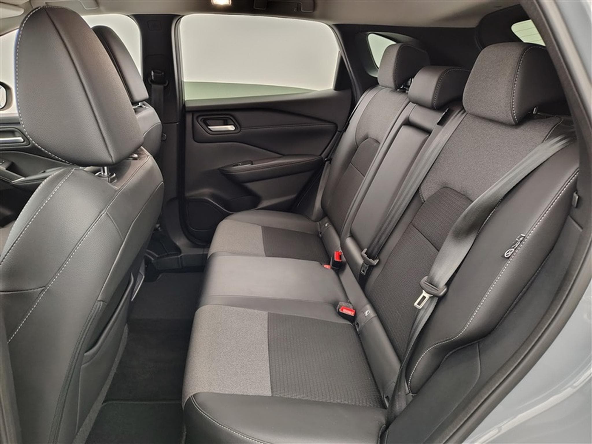 Nissan Qashqai 1.3 DIG-T MHEV N-Connecta Xtronic (2024) - Photo 13