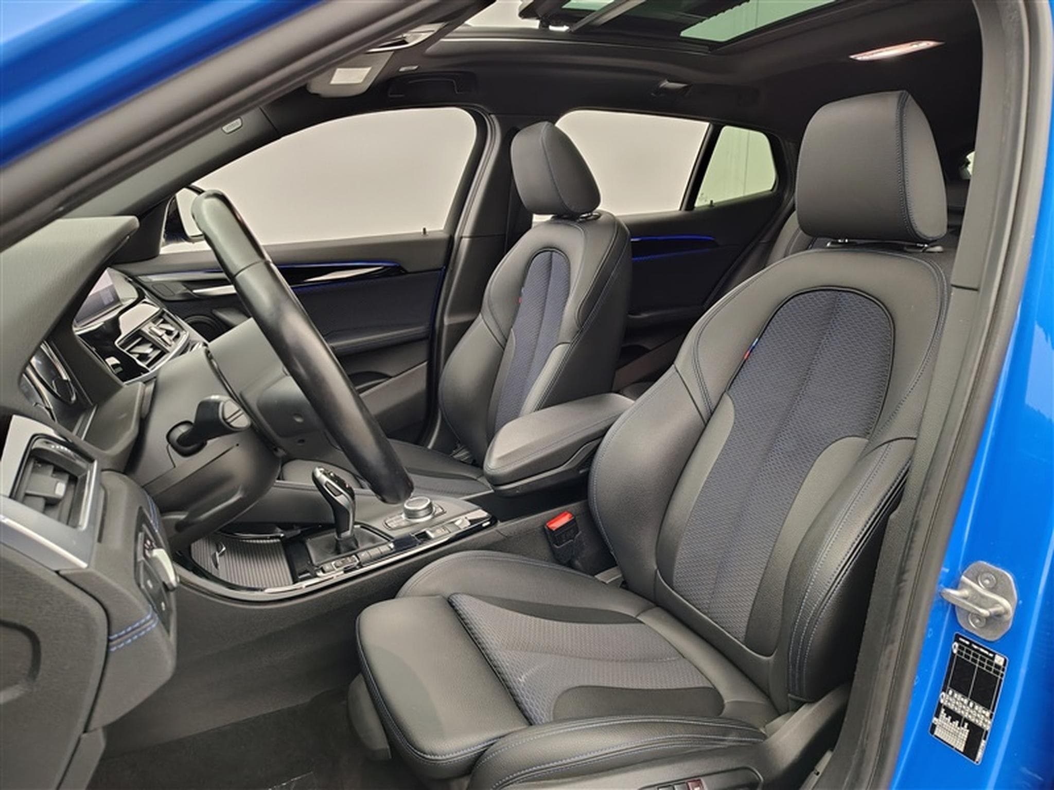BMW X2 1.5 dA sDrive16 Pack M NAVIPRO / FULL LED / TOIT PANO / JA19 (2022) - Photo 7
