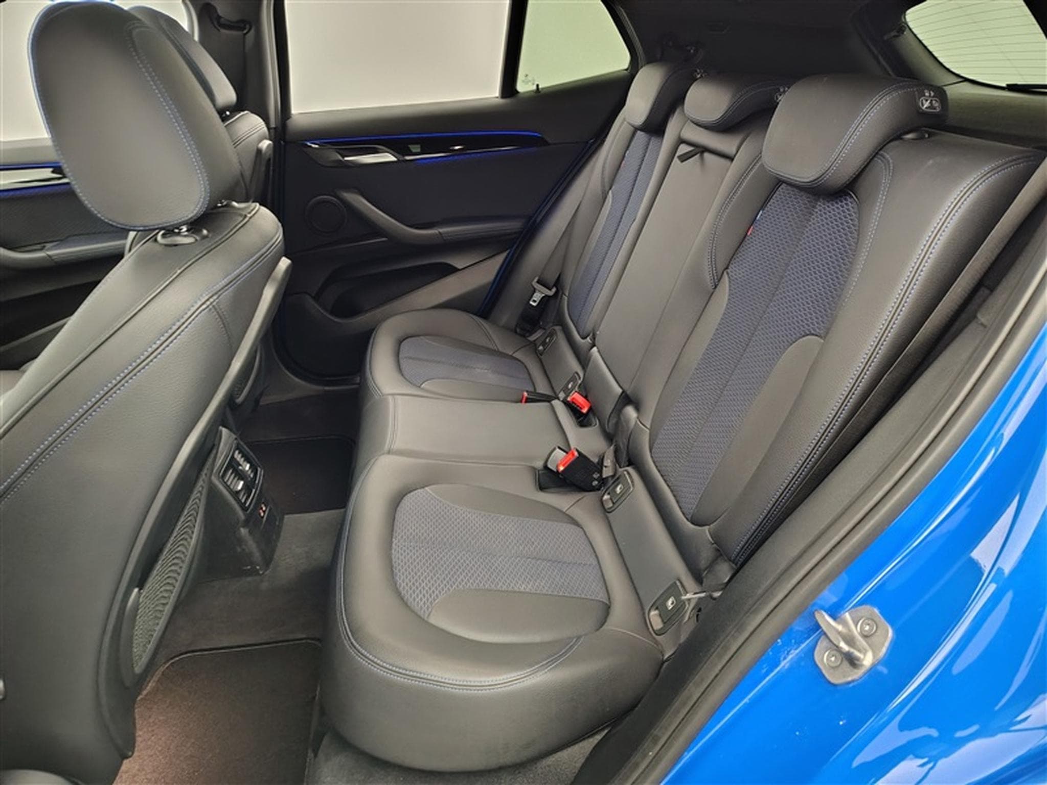 BMW X2 1.5 dA sDrive16 Pack M NAVIPRO / FULL LED / TOIT PANO / JA19 (2022) - Photo 13