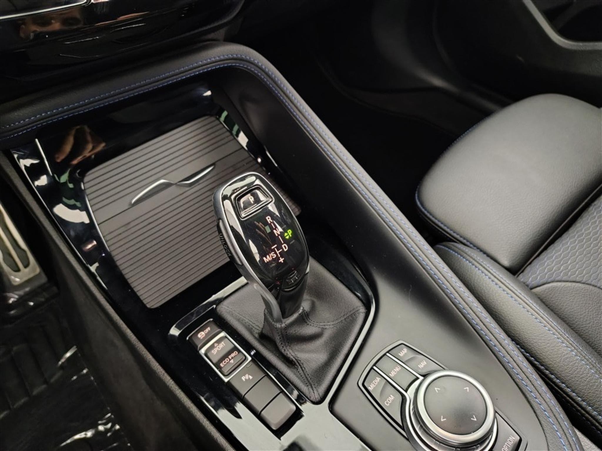 BMW X2 1.5 dA sDrive16 Pack M NAVIPRO / FULL LED / TOIT PANO / JA19 (2022) - Photo 12