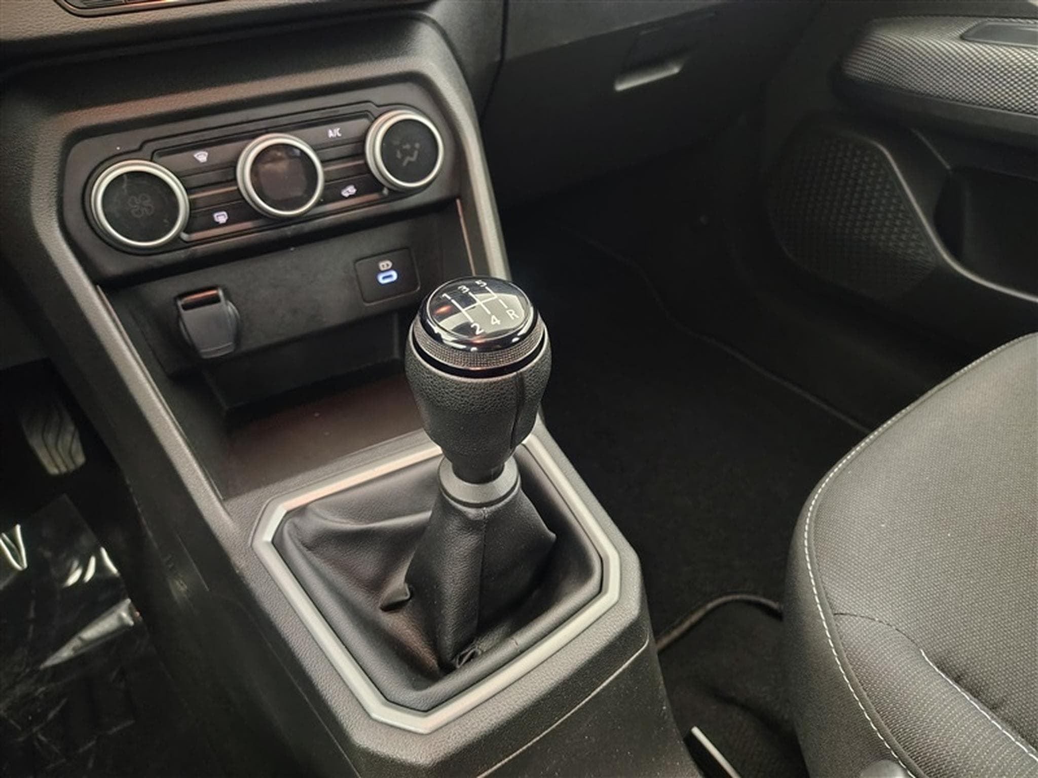 Dacia Sandero 1.0 TCe Journey CARPLAY / FULL LED / PDC AV-AR (2025) - Photo 12