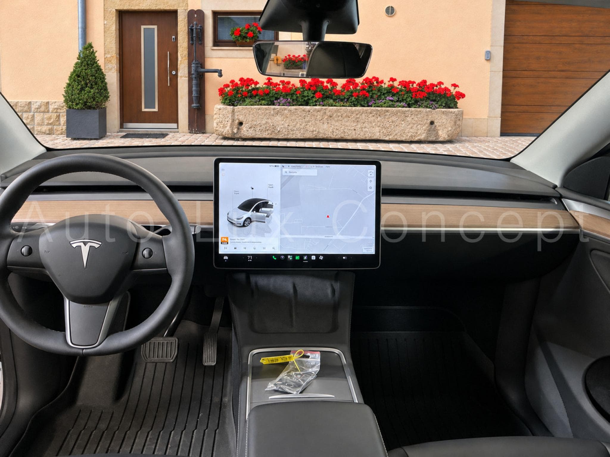 Tesla Model Y Long Range Dual Motor AWD (2023) - Photo 5